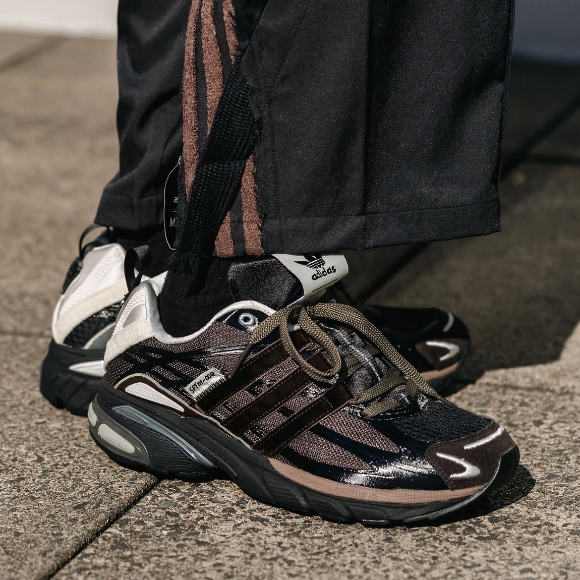 Adidas x Song for the Mute Adistar Cushion Core Black Dark Brown, Adidas x Song for the Mute Track Pants Black - US Sizing 착용 스타일 - 1