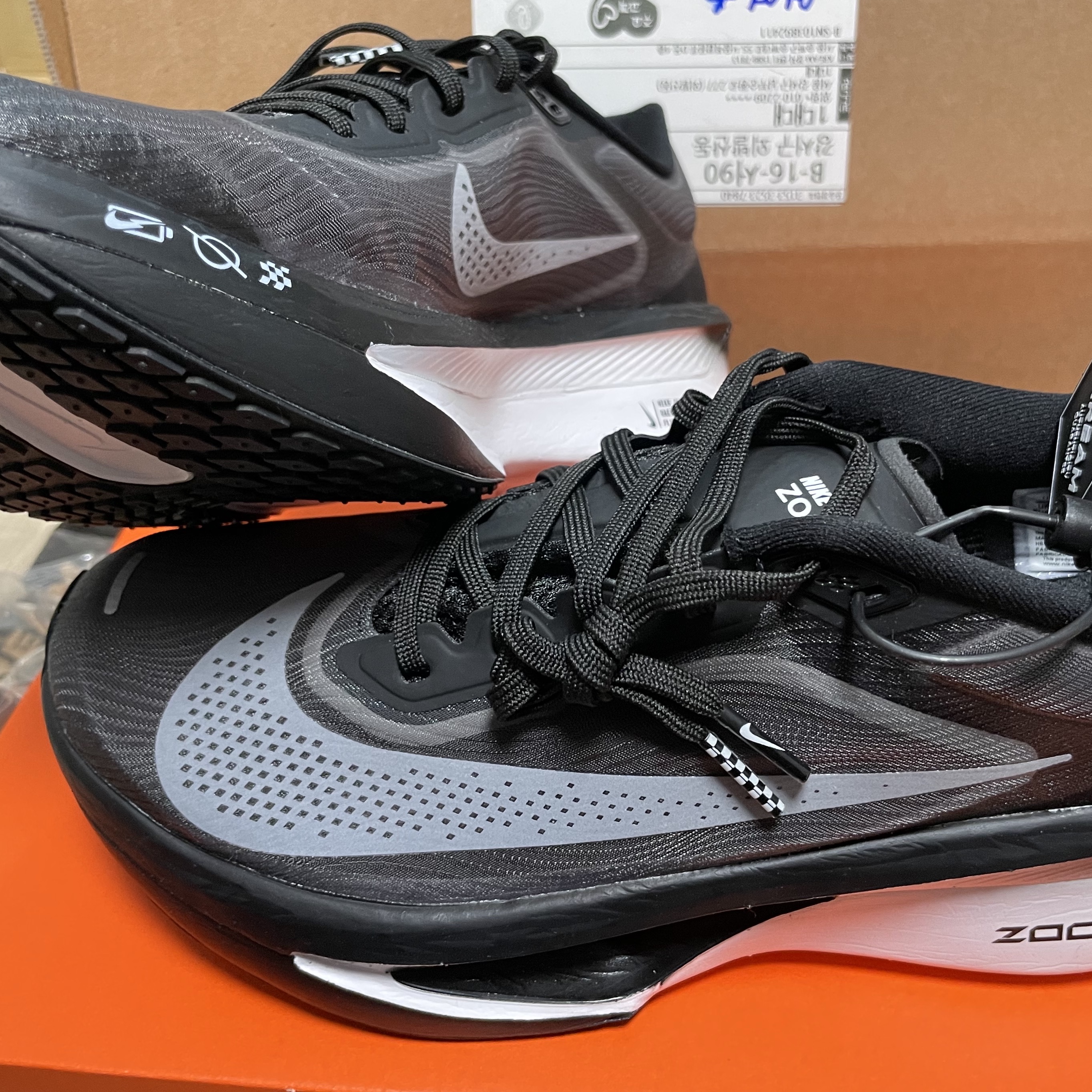 Nike Zoom Fly 6 Black Light Smoke Grey 착용 스타일