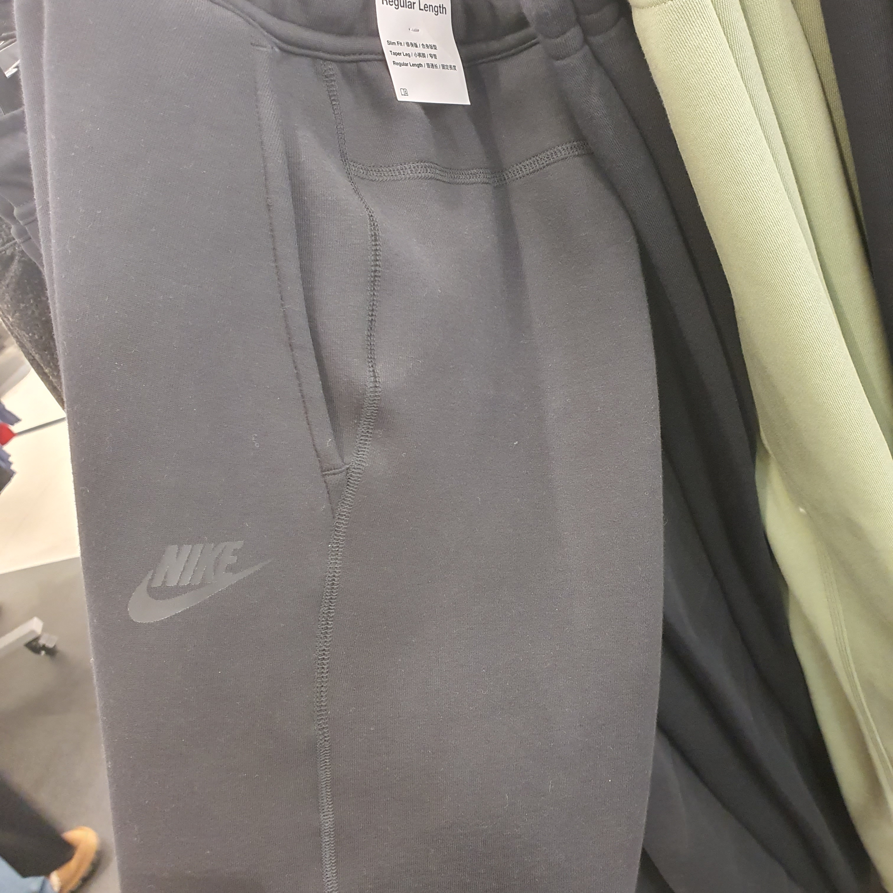 Nike NSW Tech Fleece Slim-Fit Joggers Black - Asia 착용 스타일 - 1