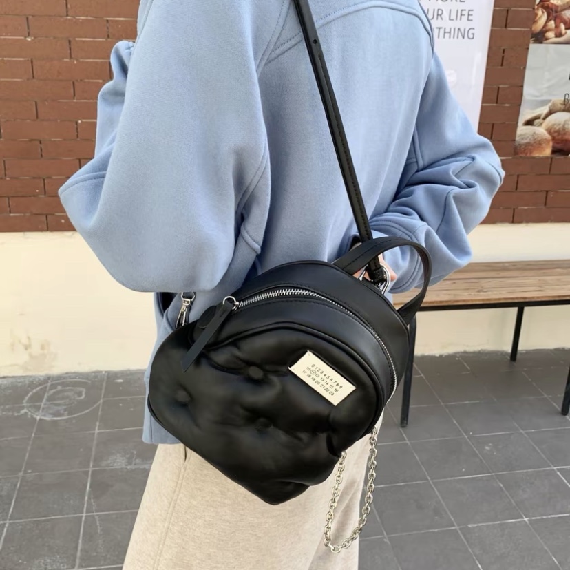 Maison Margiela Glam Slam Backpack Black 착용 스타일 - 1