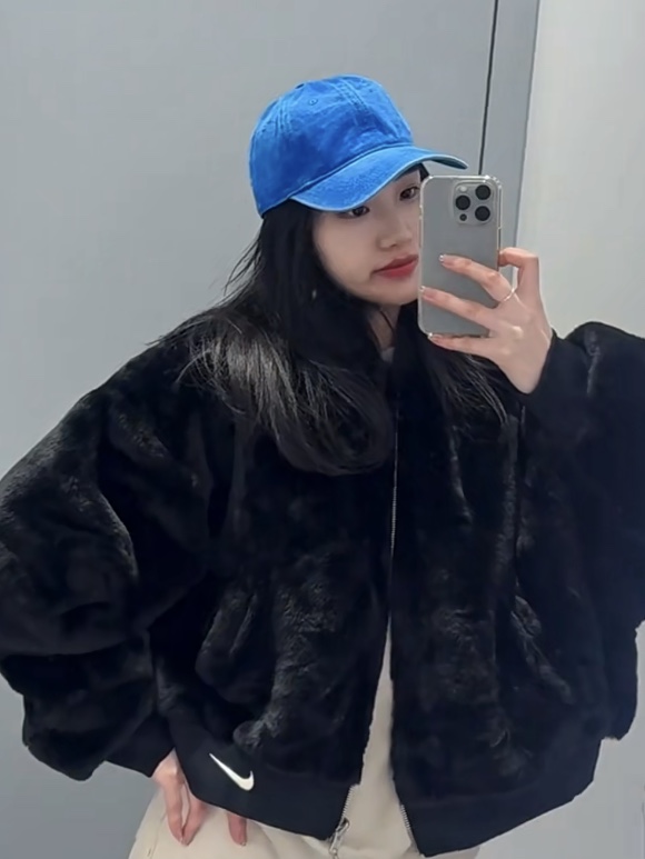 Nike NSW Reversible Faux Fur Bomber Jacket Black - Asia 착용 스타일 - 3