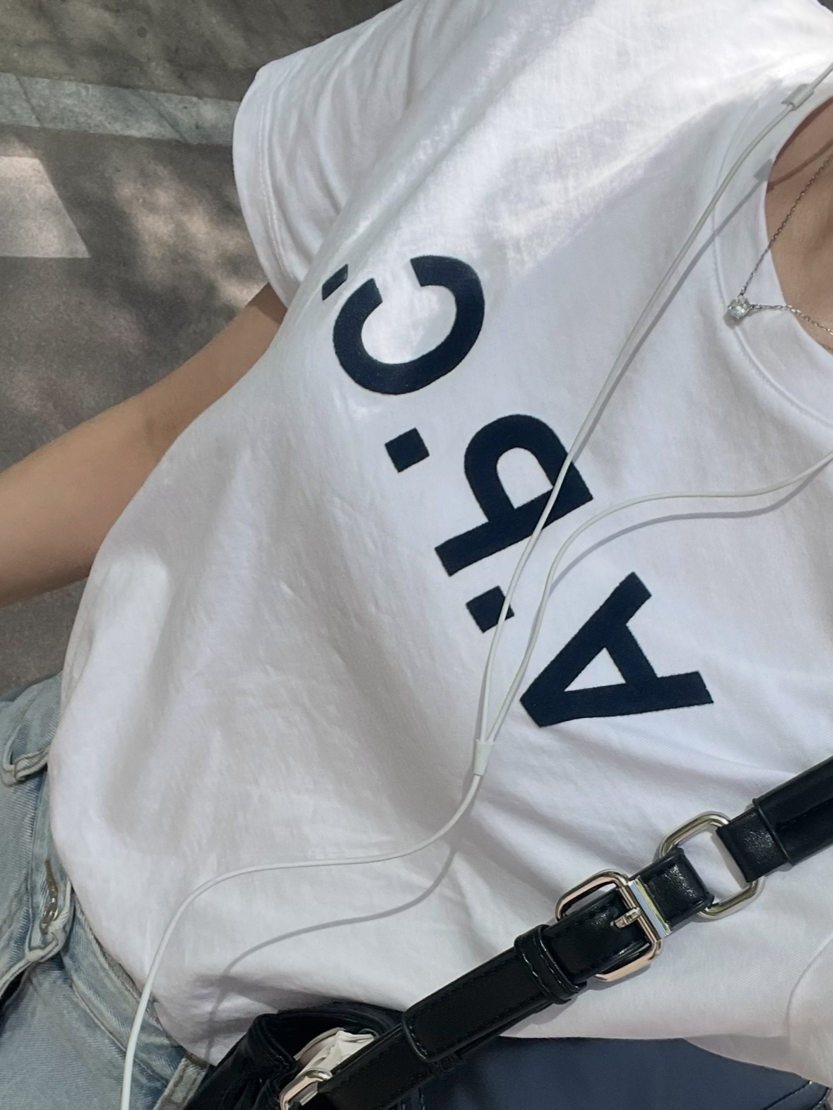 (W) A.P.C. VPC T-Shirt White Dark Navy, (W) Swarovski Constella Pendant White Rhodium Plated 착용 스타일