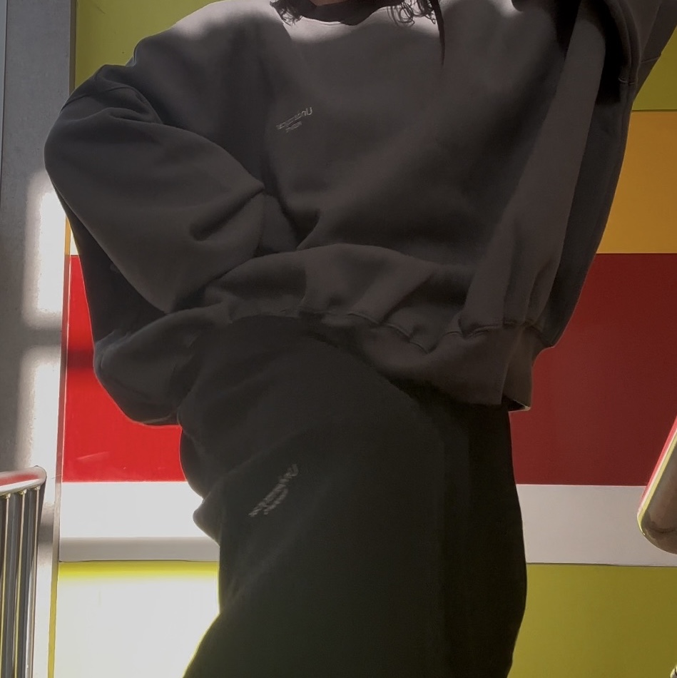 Undermycar Mu.14 Anti Fxxking Logo Play Oversized Bonded Sweat Shirts Olive 착용 스타일