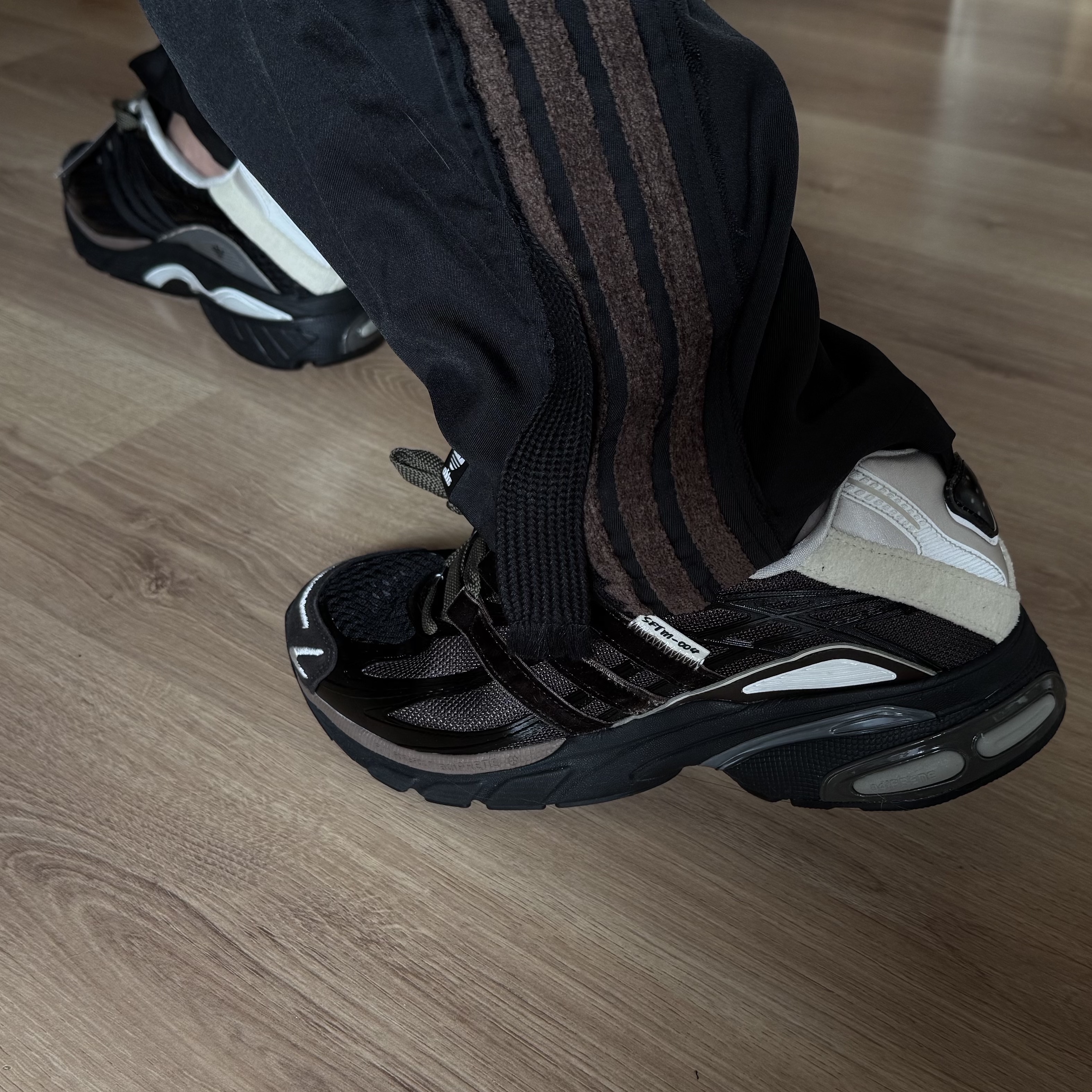 Adidas x Song for the Mute Adistar Cushion Core Black Dark Brown, Adidas x Song for the Mute Track Pants Black - US Sizing 착용 스타일 - 2