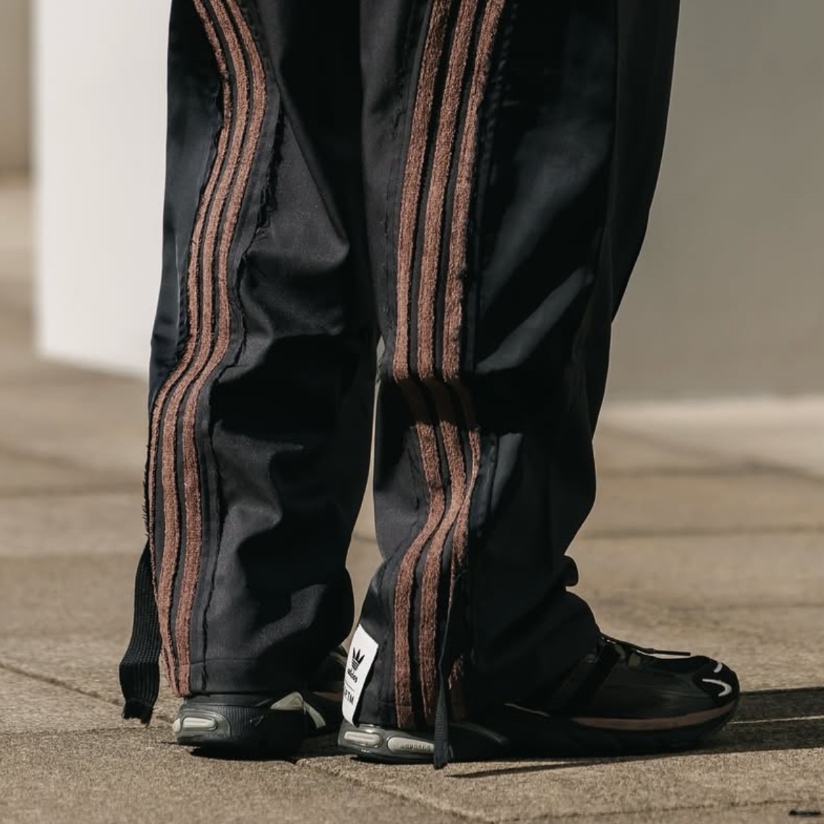 Adidas x Song for the Mute Adistar Cushion Core Black Dark Brown, Adidas x Song for the Mute Track Pants Black - US Sizing 착용 스타일 - 3