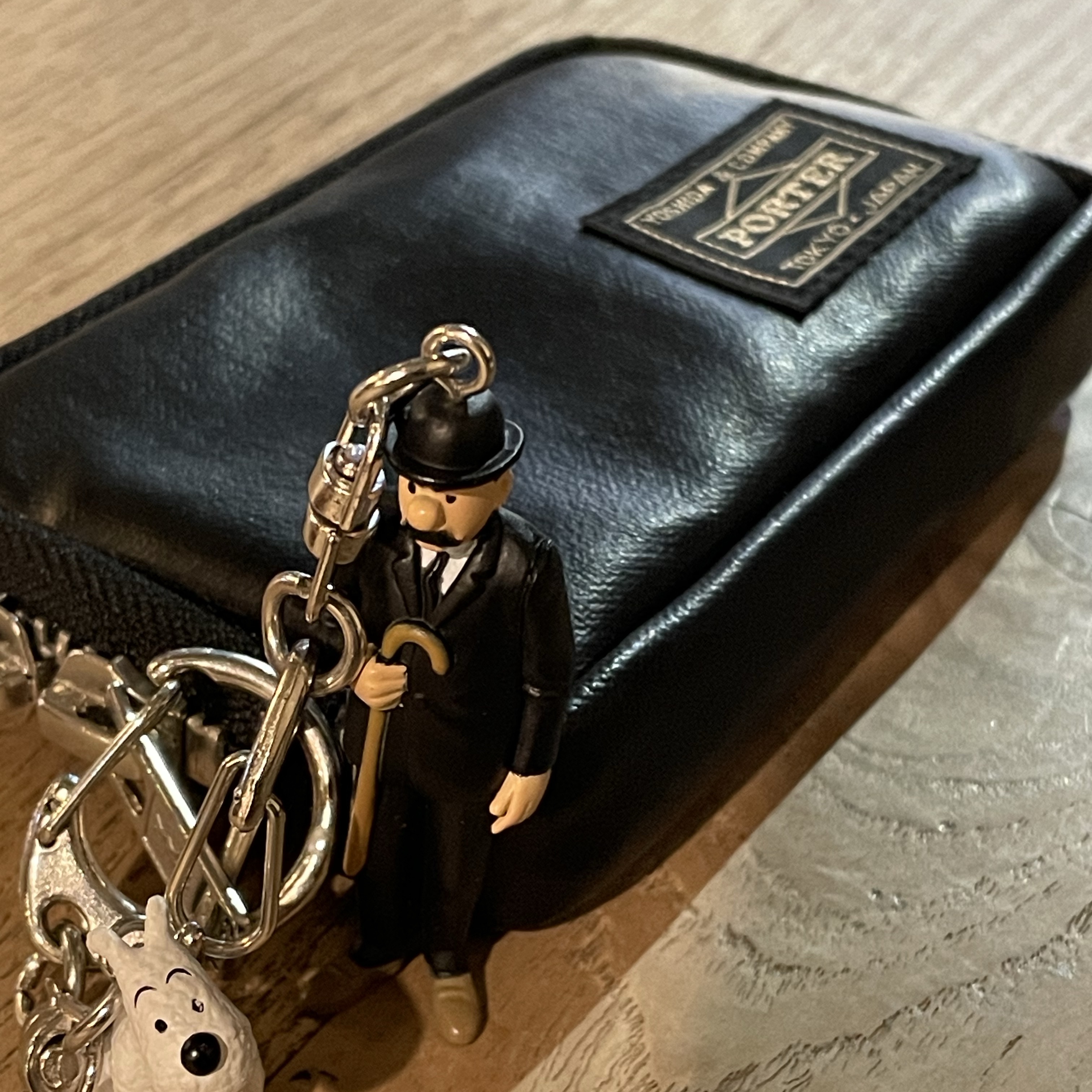 Porter Freestyle Multi Coin Case Black 착용 스타일
