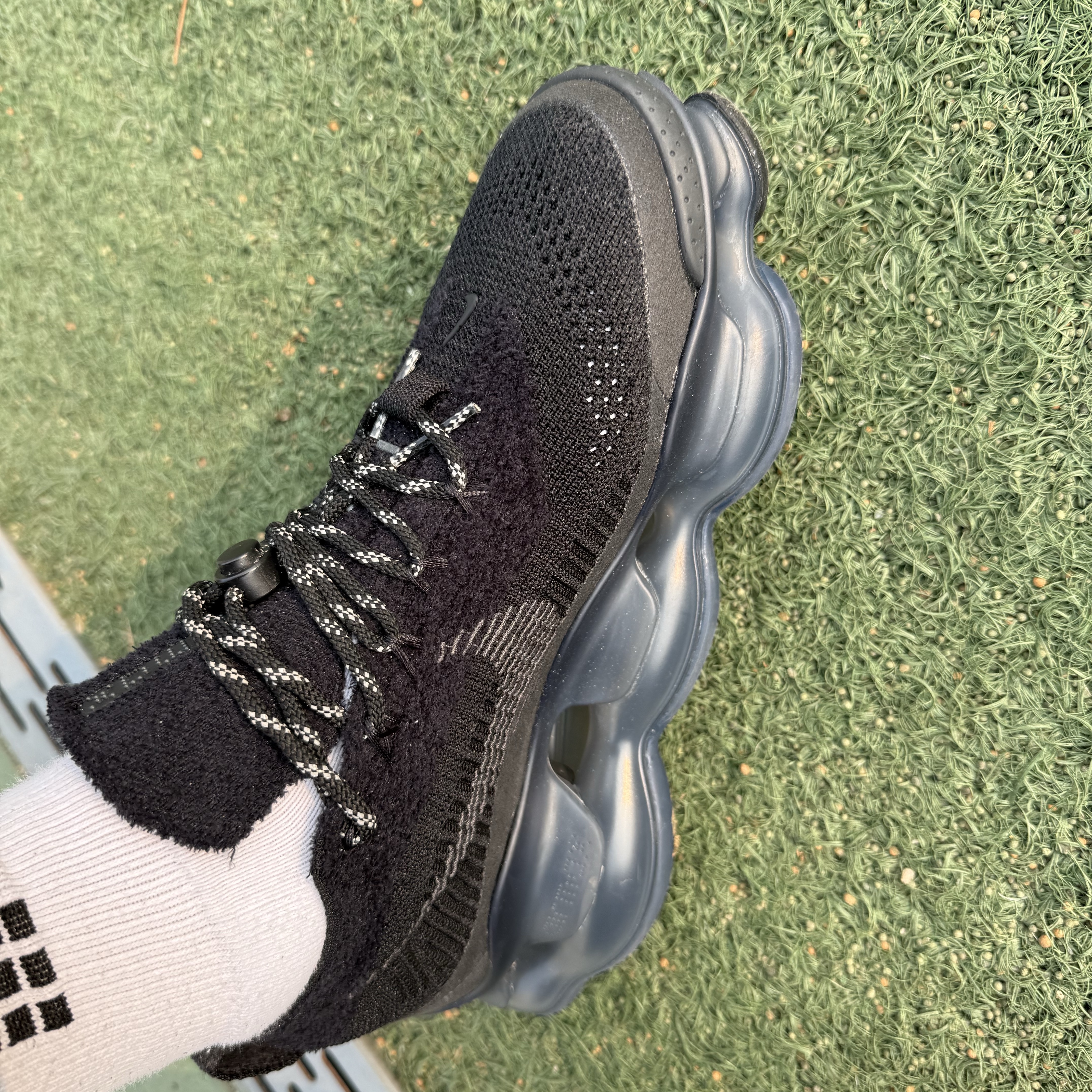 Nike Air Max Scorpion Flyknit Black Anthracite 착용 스타일