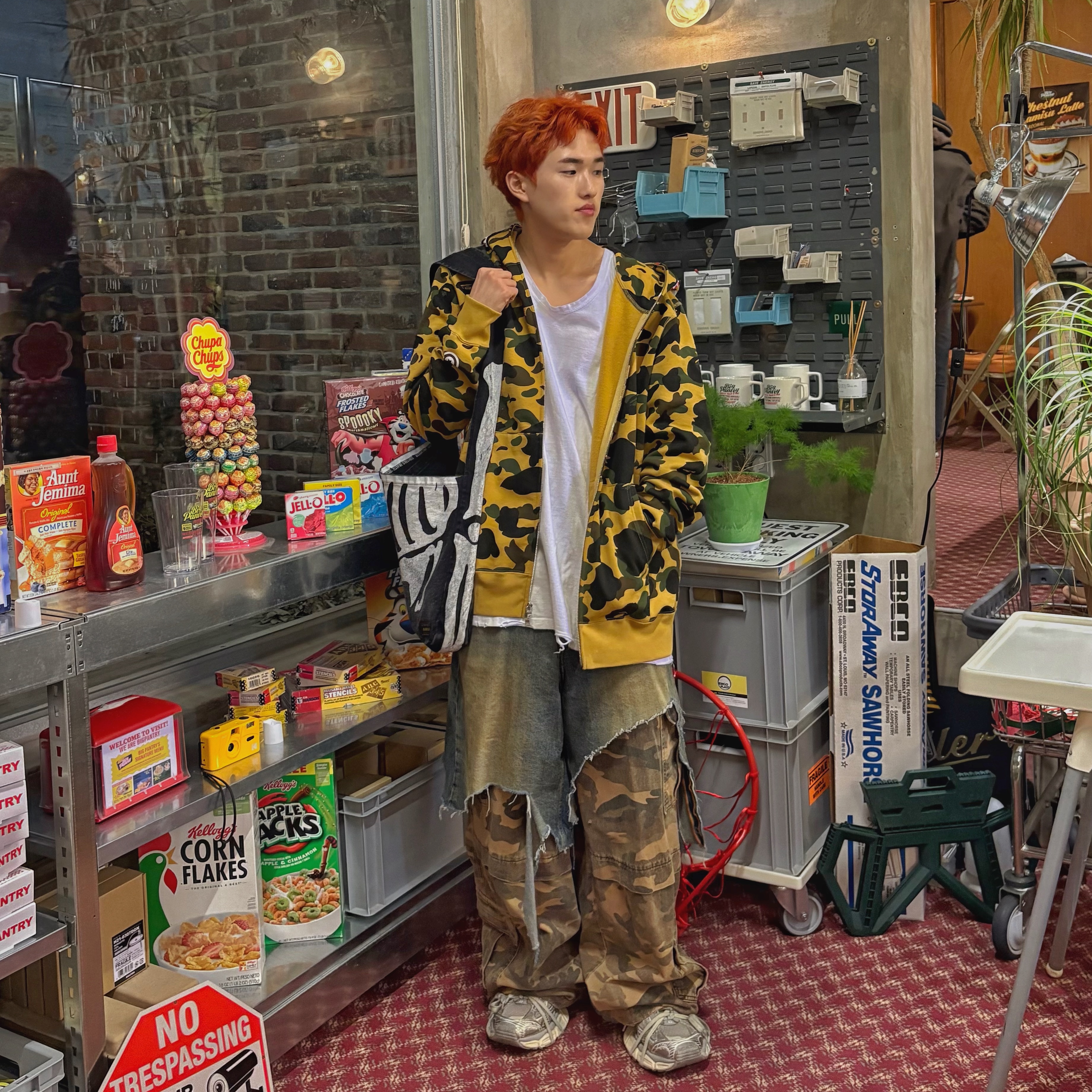 BAPE 1st Camo Shark Full Zip Hoodie Yellow, Kapital 14 oz. Denim Bone Print Book Bag Black 착용 스타일 - 4