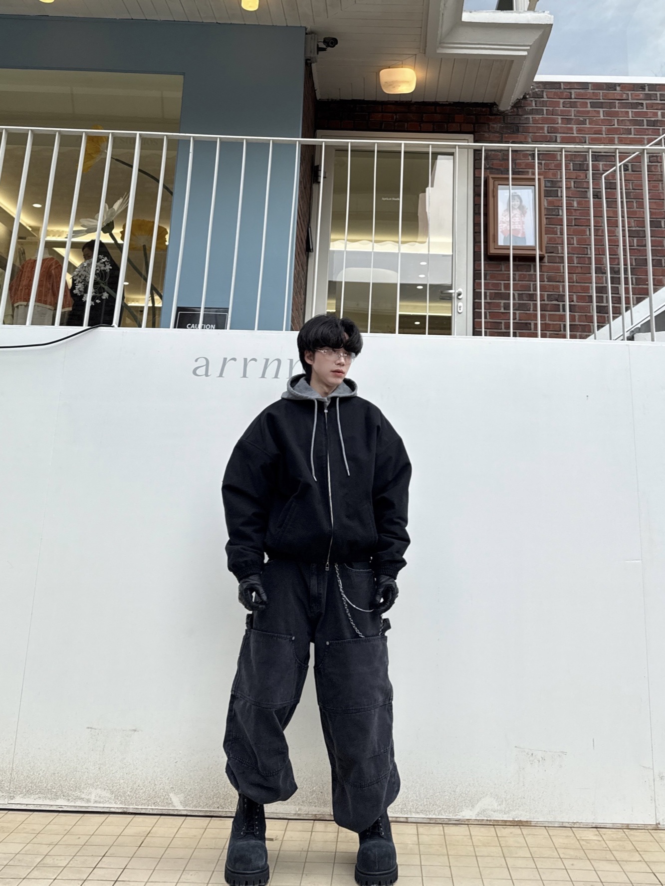 Nonnod Moleskine Bomber Jacket Matt Black, Balenciaga Stomper Bootie Black 착용 스타일 - 3