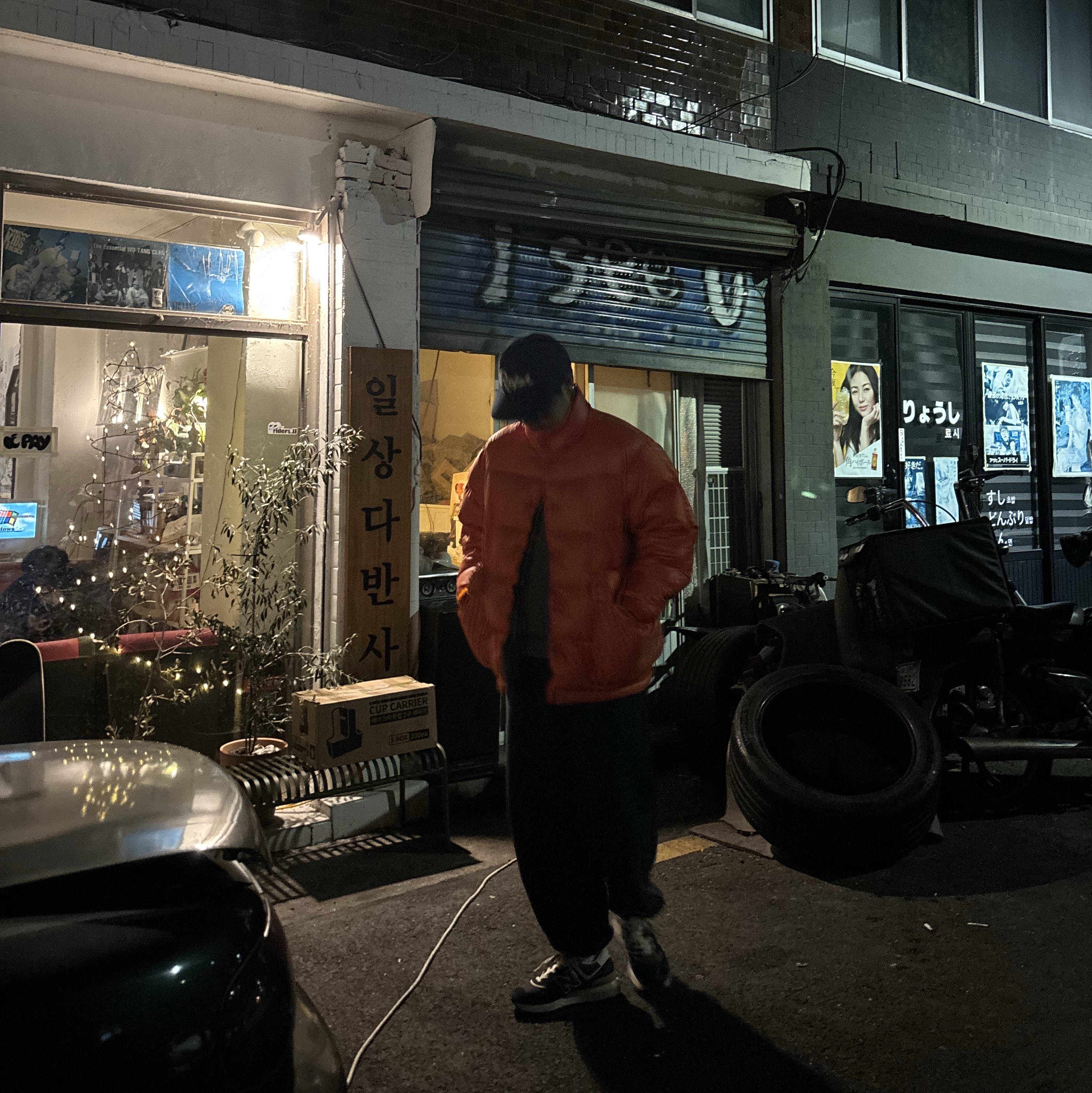 Daiwa Pier39 Tech Backpacker Down Parka Dark Orange, New Balance 574 Legacy Navy 착용 스타일 - 1
