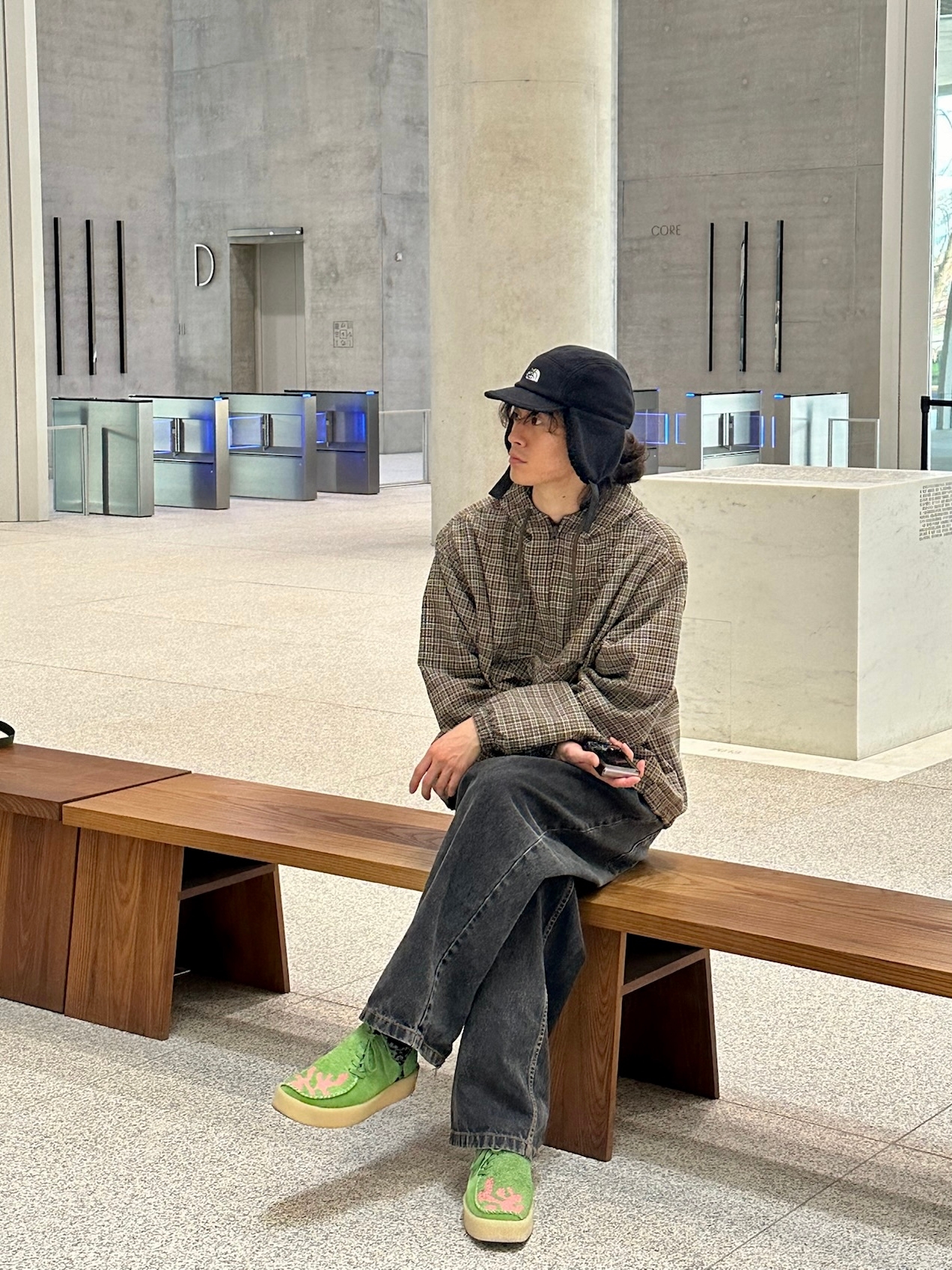 Clarks Originals x Salehe Bembury Lugger Cupsole Dark Green, The North Face Fleece Earmuff Cap EX Black 착용 스타일