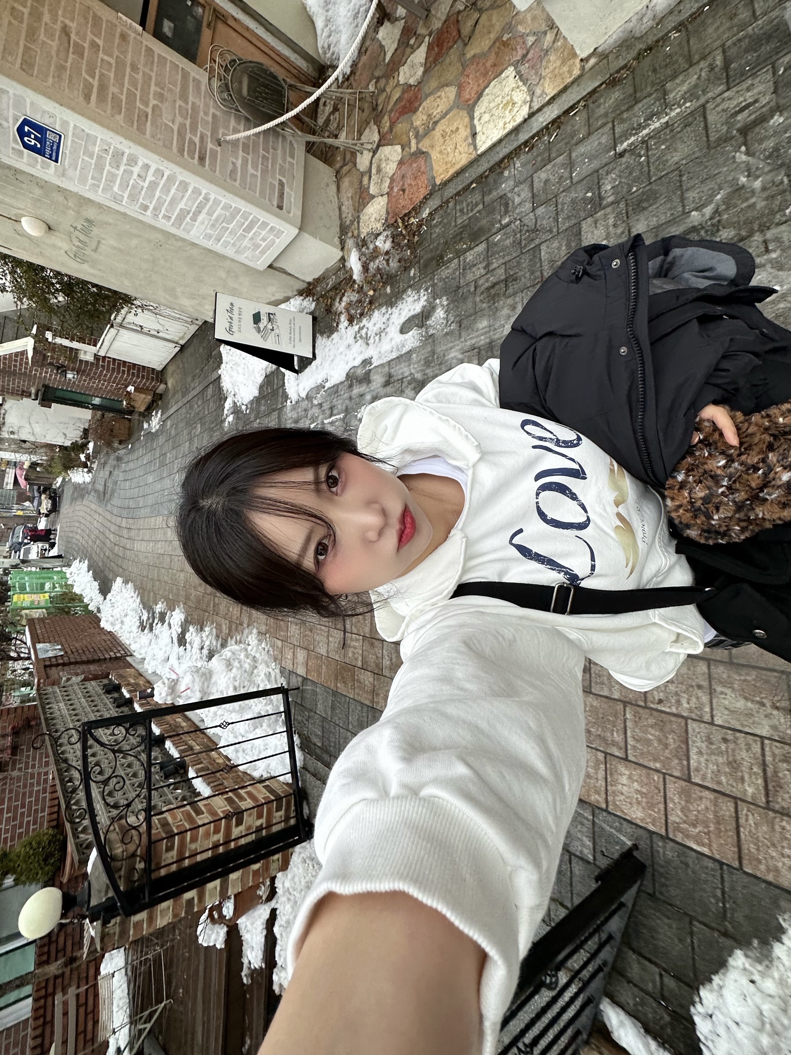 Project G/R Love Parody Hoodie White 착용 스타일 - 2
