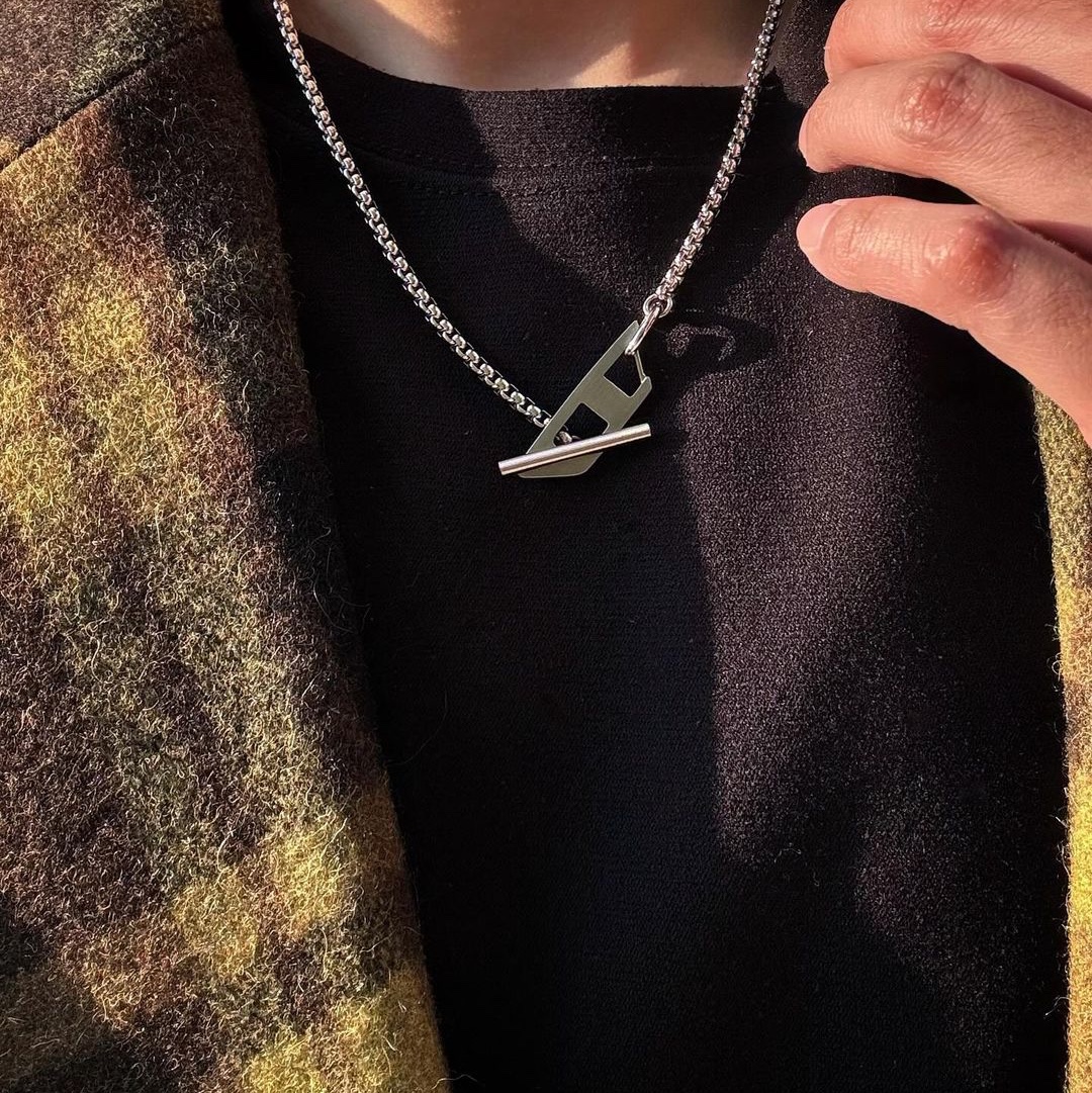 Diesel Dx1477 Stainless Steel Chain Necklace Silver 착용 스타일 - 3