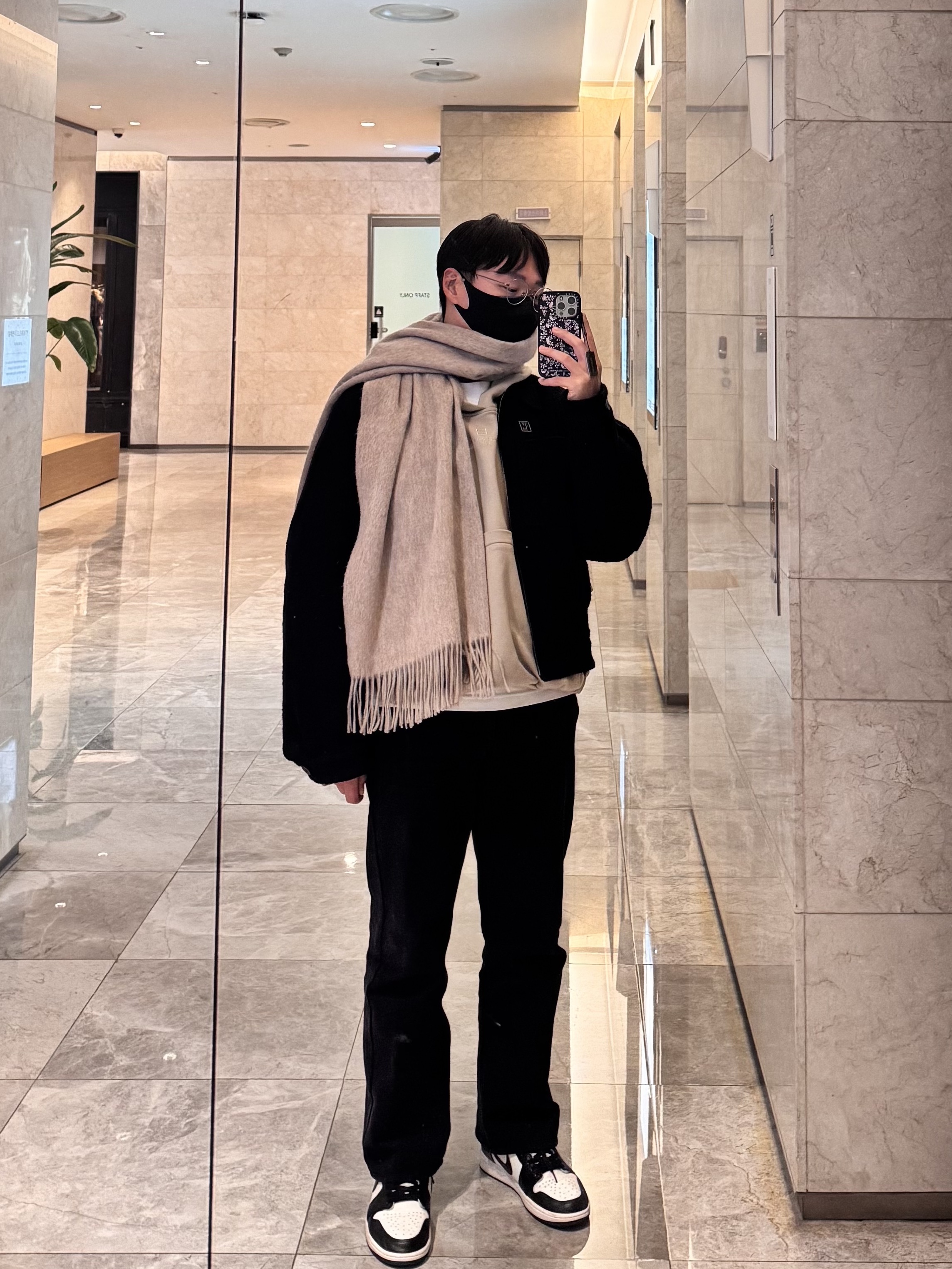 Wooyoungmi Overfit String Hooded T-Shirt Black - 23FW, Wooyoungmi Long Straight Pants Black - 23SS 착용 스타일 - 2