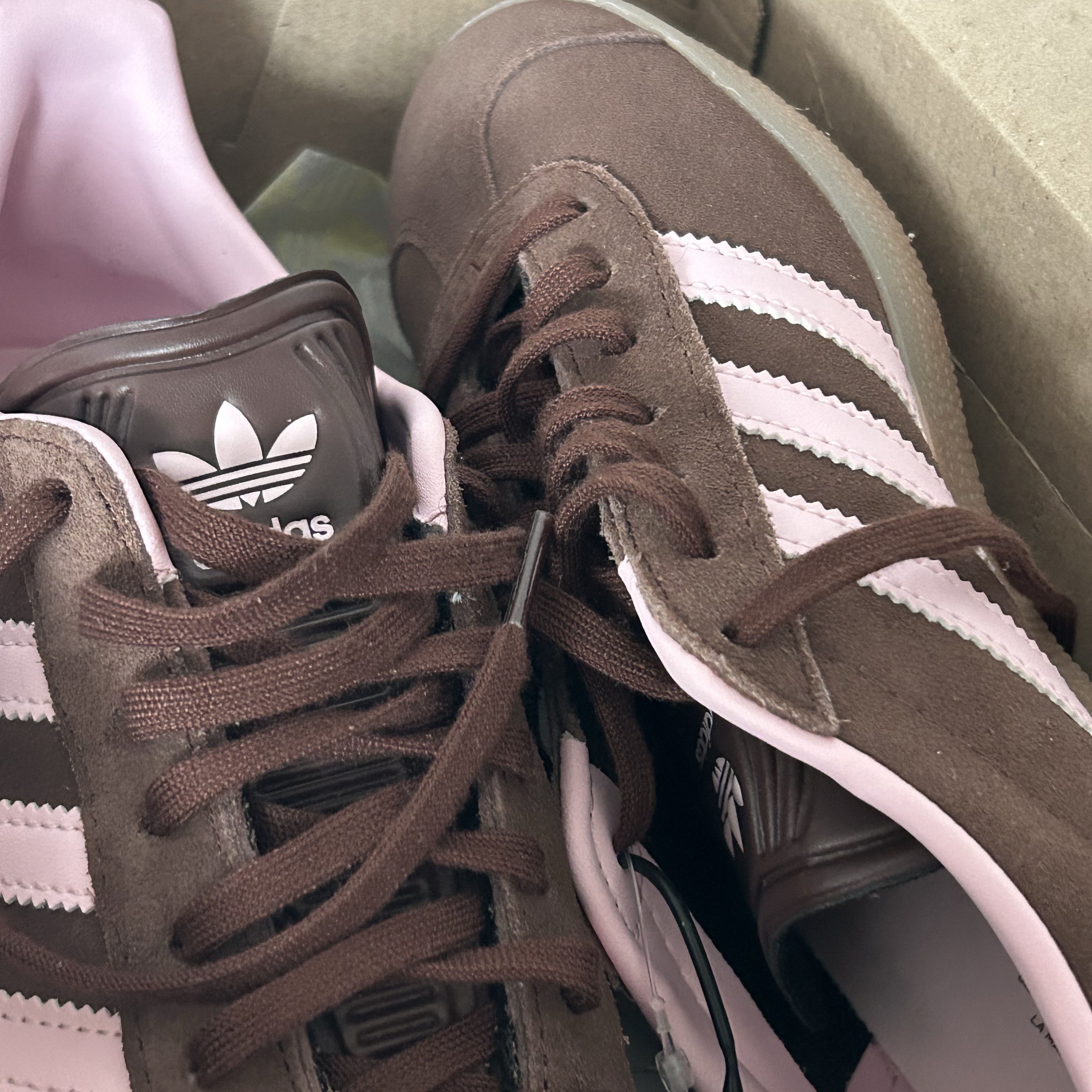 Adidas Gazelle Auburn Clear Pink 착용 스타일