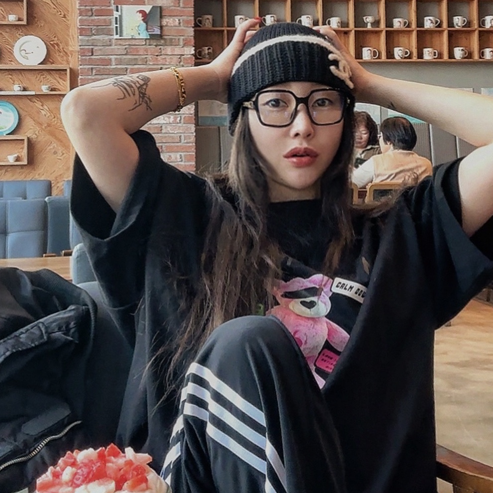Chanel Beanie Cashmere & Black White 착용 스타일 - 6