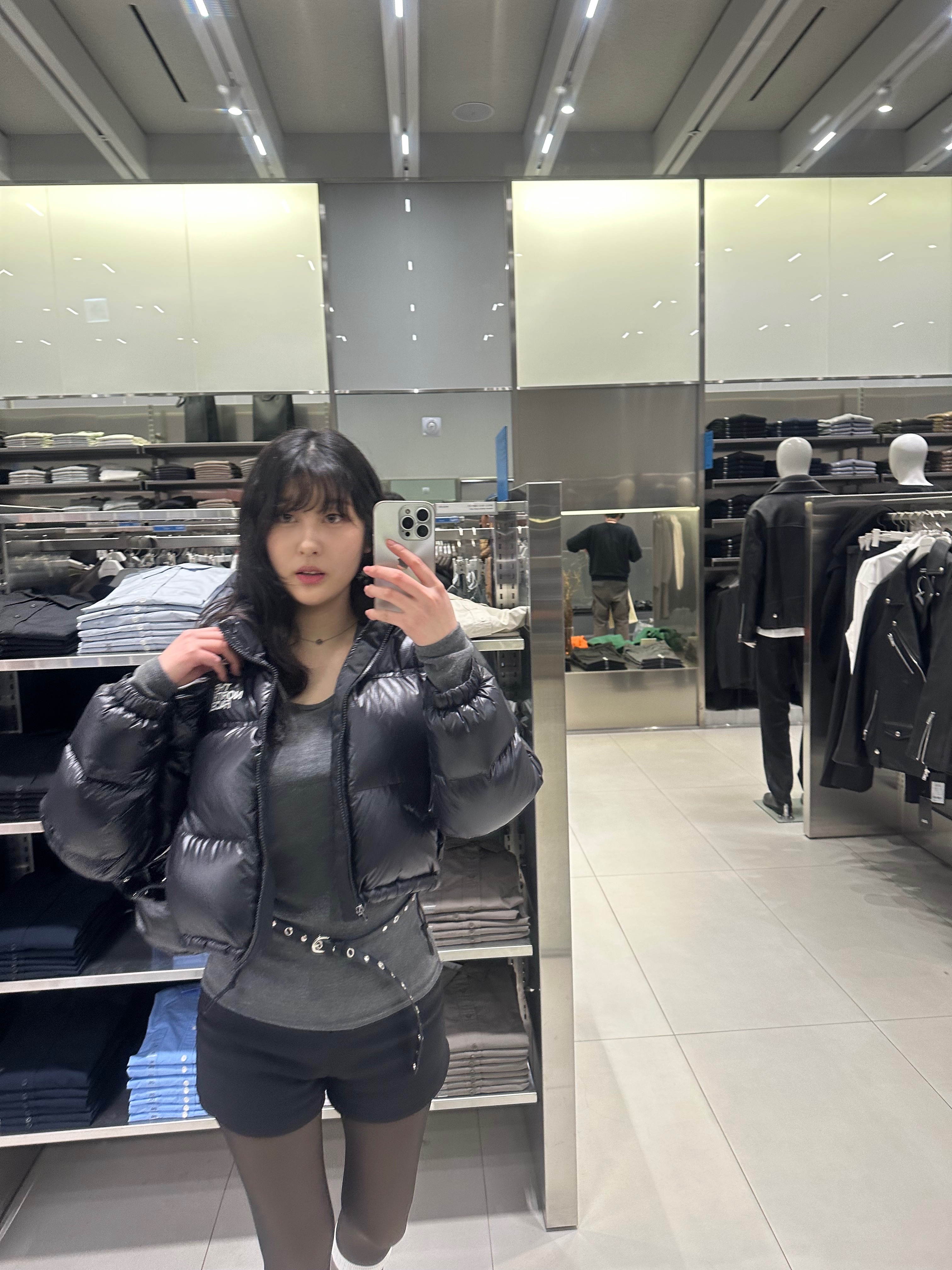 (W) The North Face Nuptse Short Jacket Black 착용 스타일 - 1