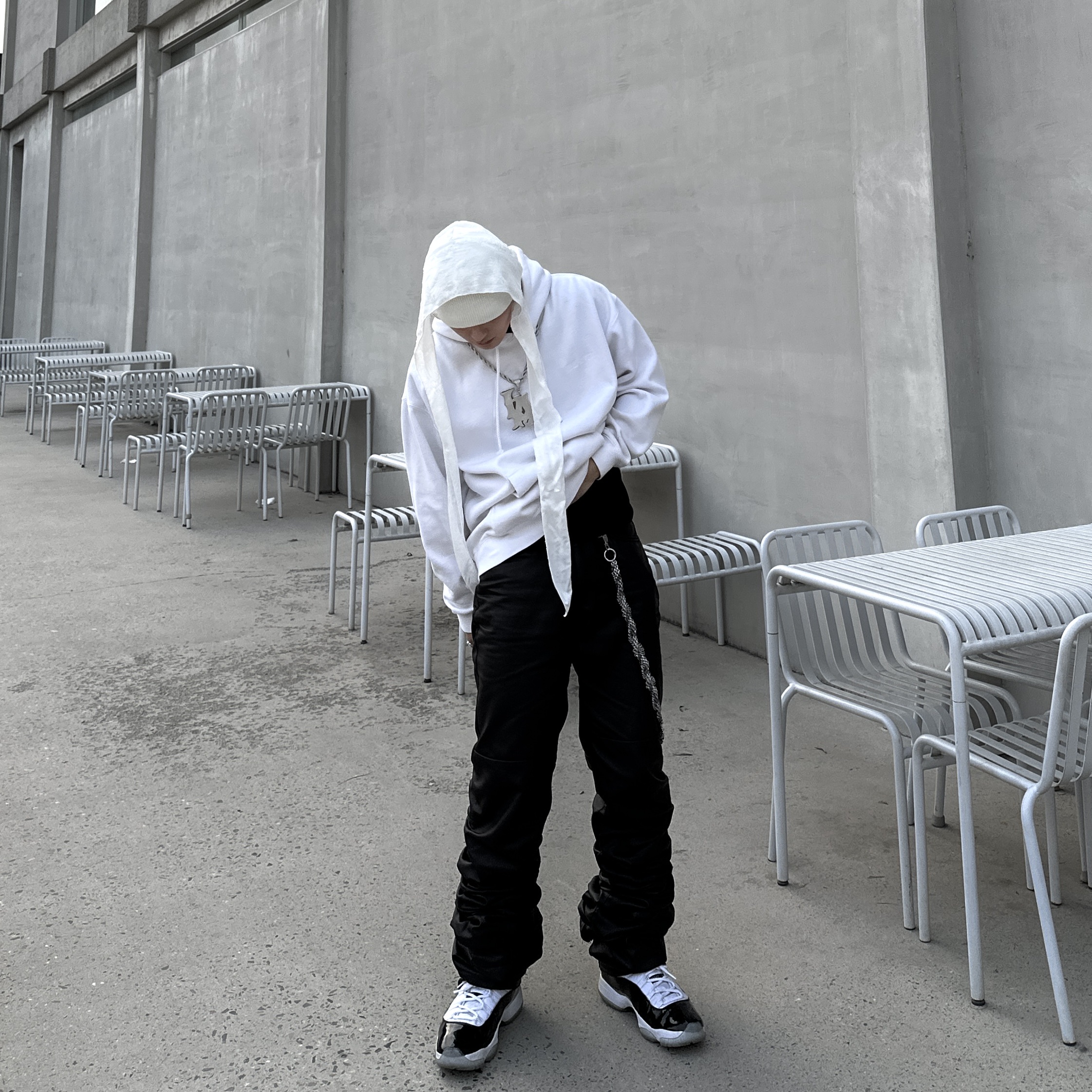 Jordan 11 Retro Concord 2018, Yeezy Gap Round Jacket Black 착용 스타일 - 6