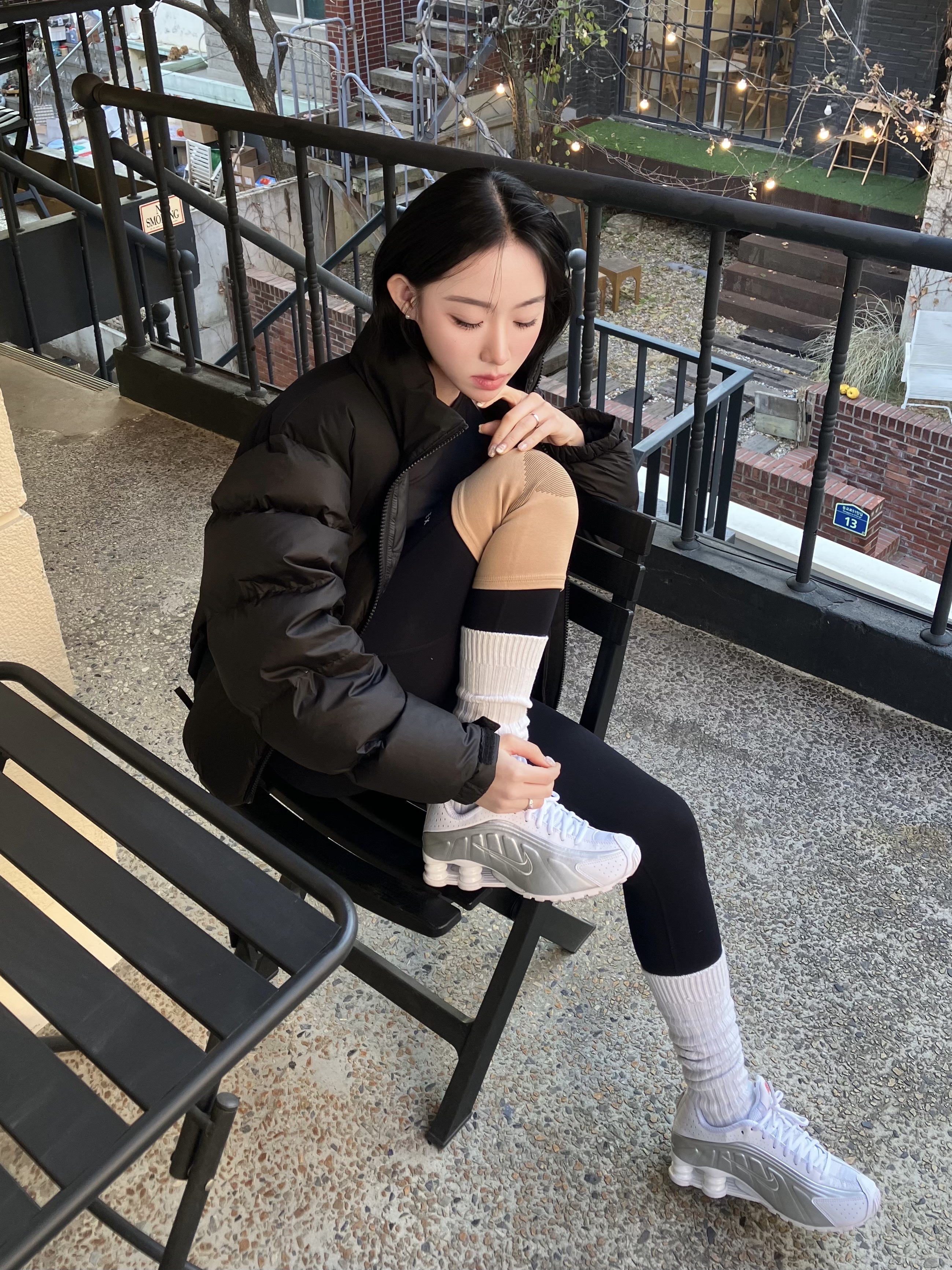 (W) Nike Shox R4 White Metallic Silver, (W) Xexymix Black Label Signature 360N Leggings Black 착용 스타일 - 10