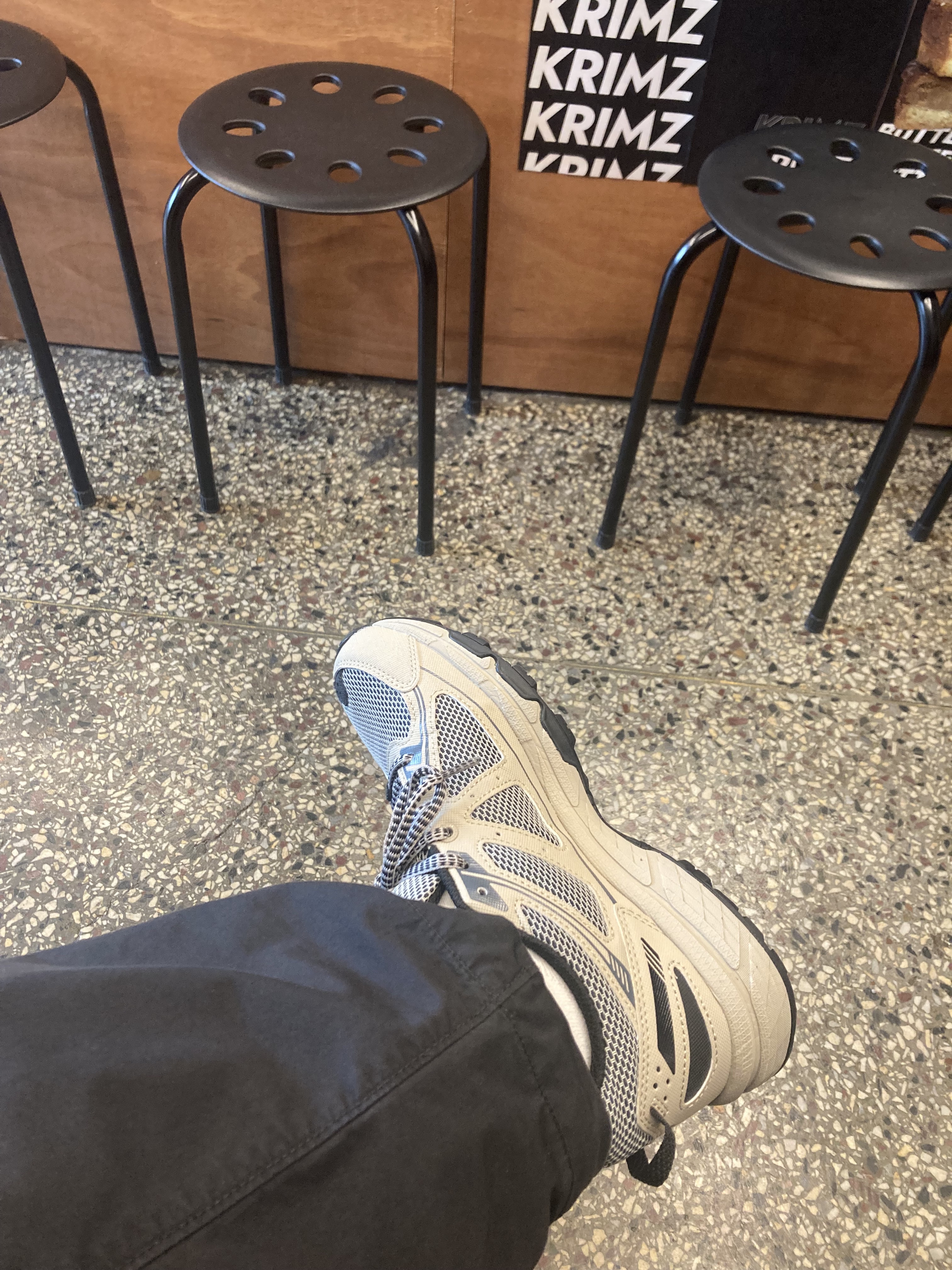 Asics Gel-Venture 6 Feather Grey Black 착용 스타일 - 2