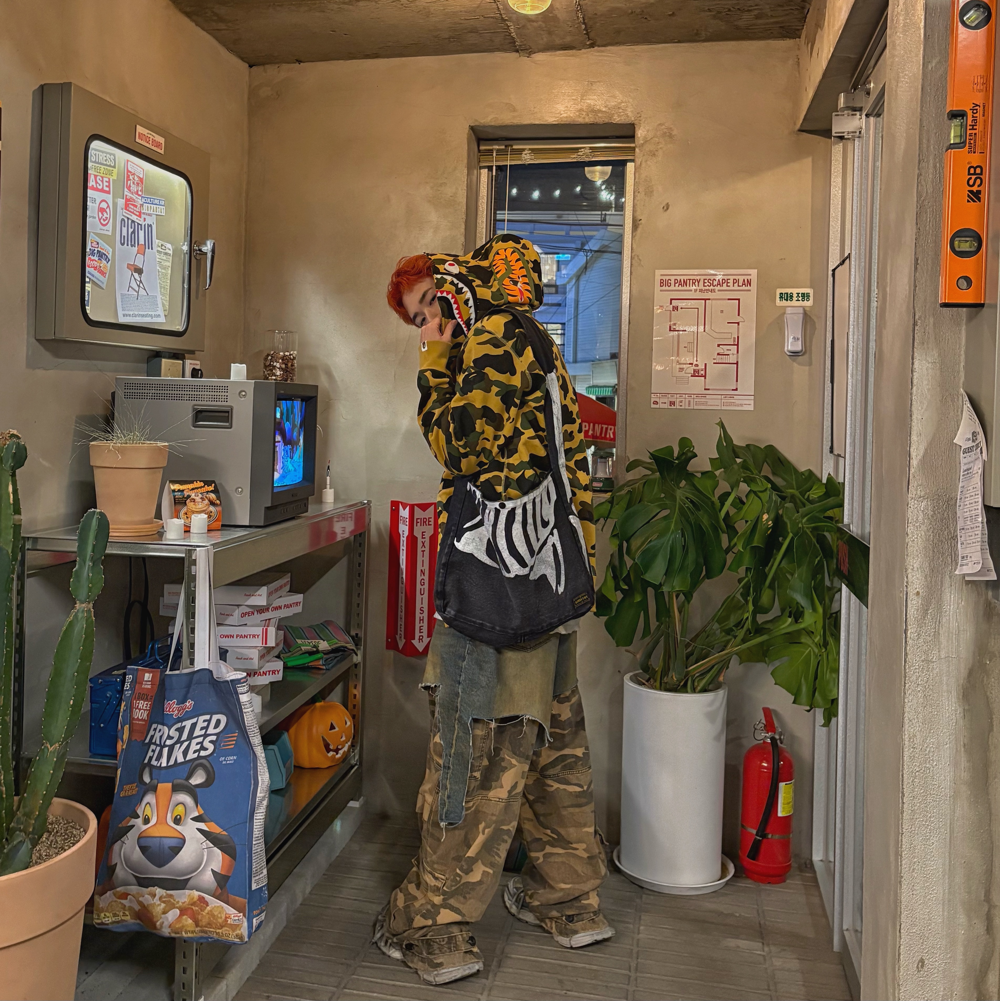 BAPE 1st Camo Shark Full Zip Hoodie Yellow, Kapital 14 oz. Denim Bone Print Book Bag Black 착용 스타일 - 6