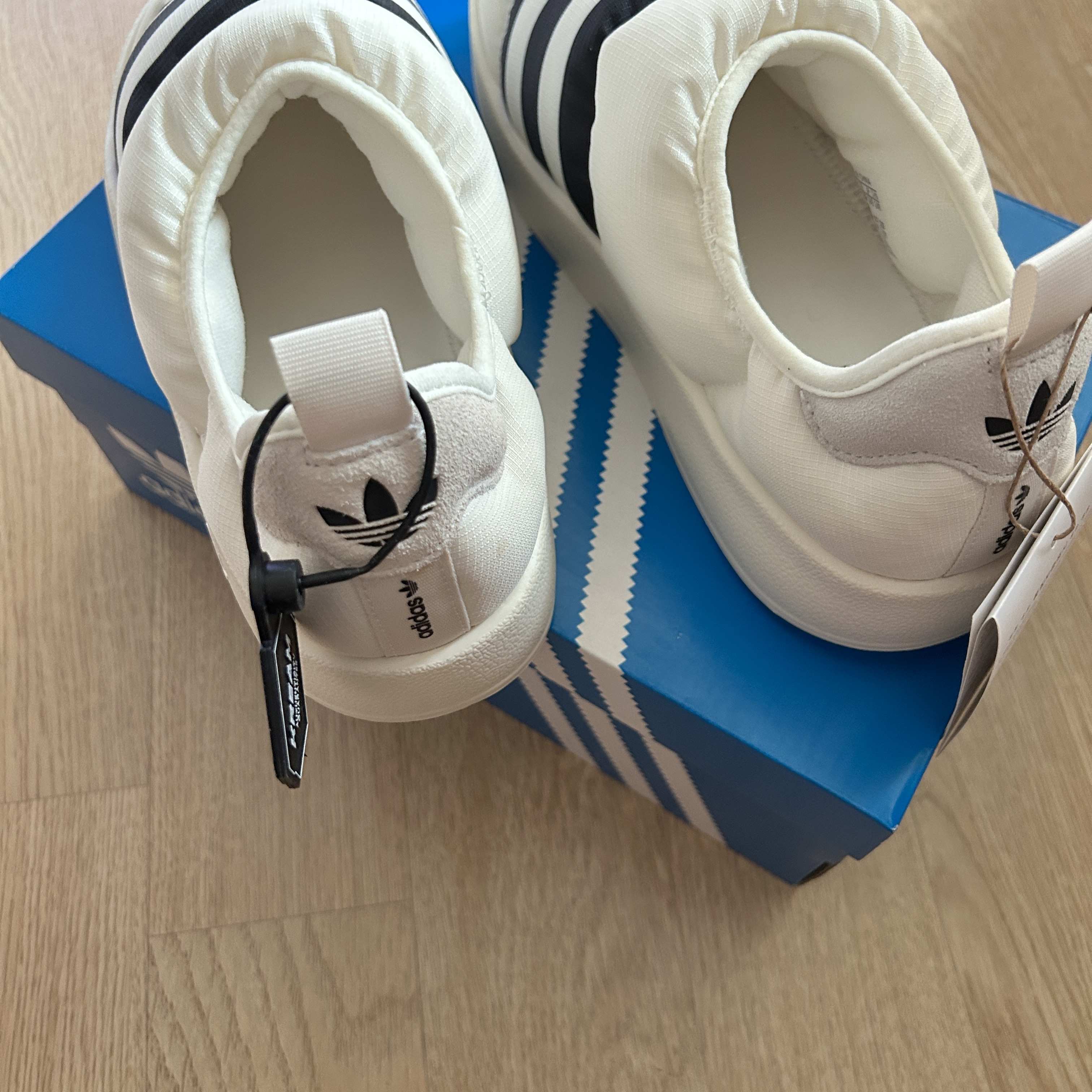 Adidas Puffylette Off White 착용 스타일 - 2