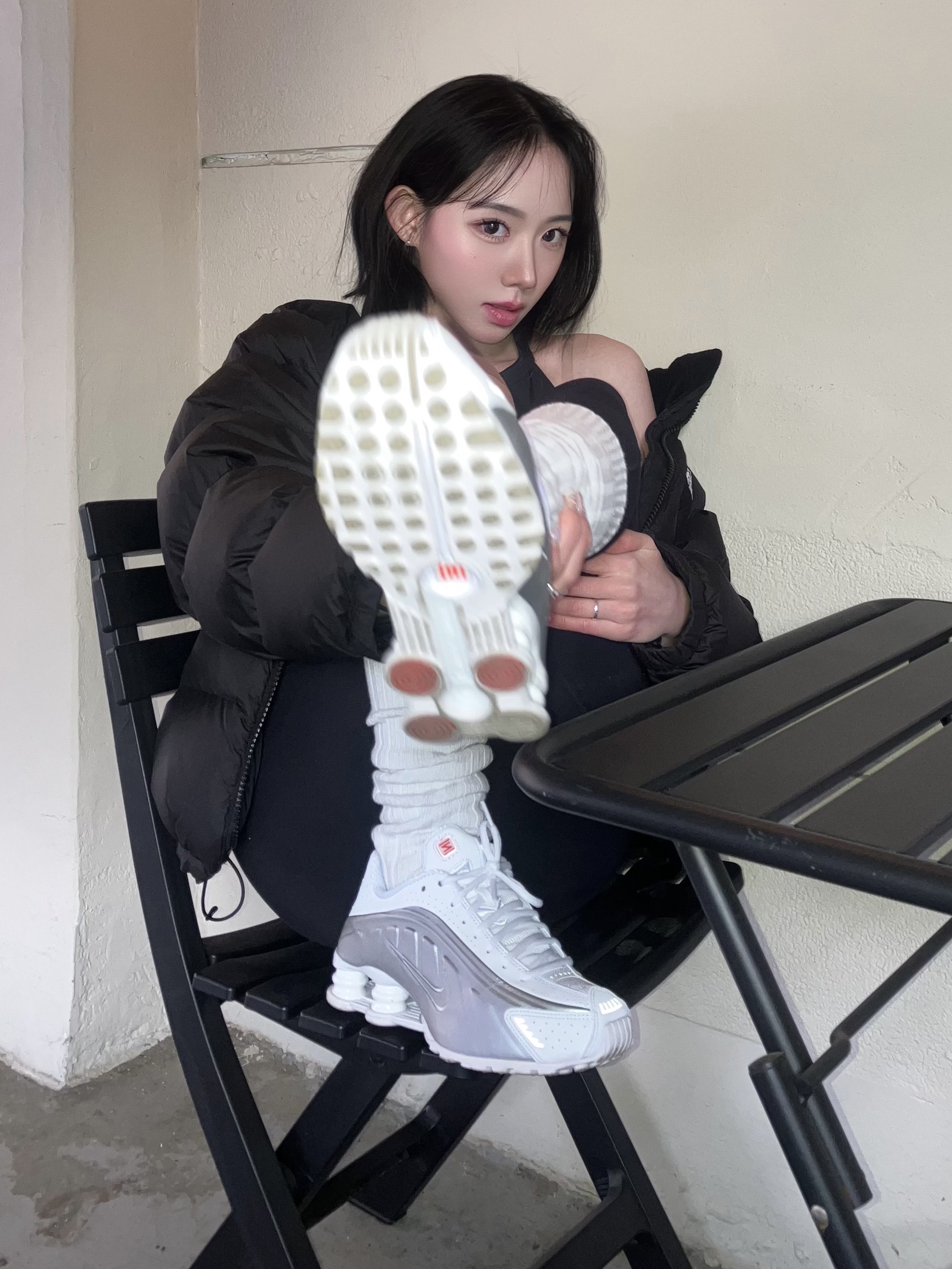 (W) Nike Shox R4 White Metallic Silver, (W) Xexymix Black Label Signature 360N Leggings Black 착용 스타일 - 2