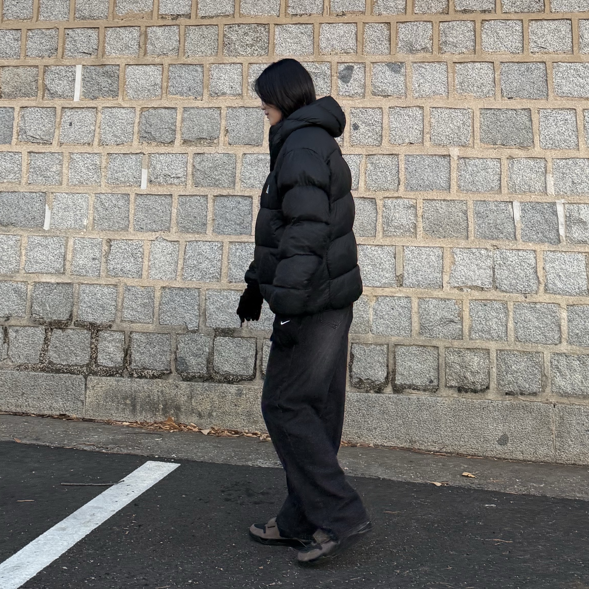 Jordan x Travis Scott Jumpman Jack TR Black and Dark Mocha, Nike ACG Therma-Fit ADV Lunar Lake Loose Hooded Jacket Black Summit White - Asia 착용 스타일 - 3