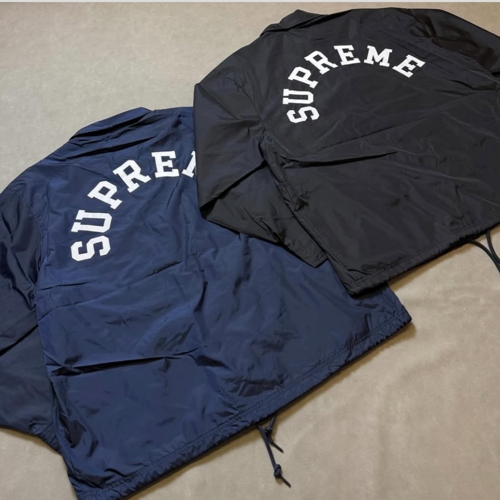 Supreme x Champion Coaches Jacket Navy - 24SS, Supreme x Champion Coaches Jacket Black - 24SS 착용 스타일 - 1