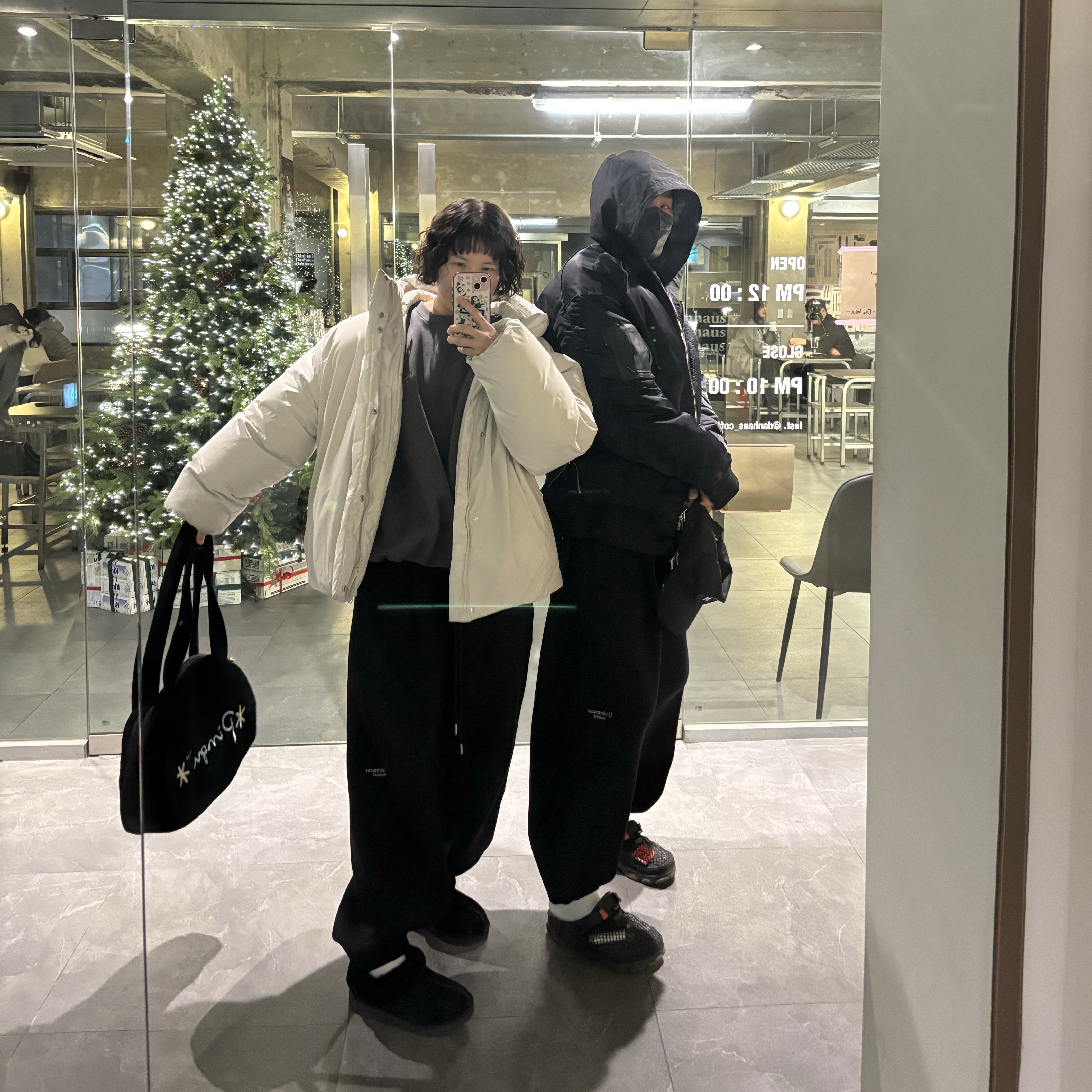 Undermycar Mu.03 Anti Fxxking Logo Play Oversized Sweat Jogger Black 착용 스타일