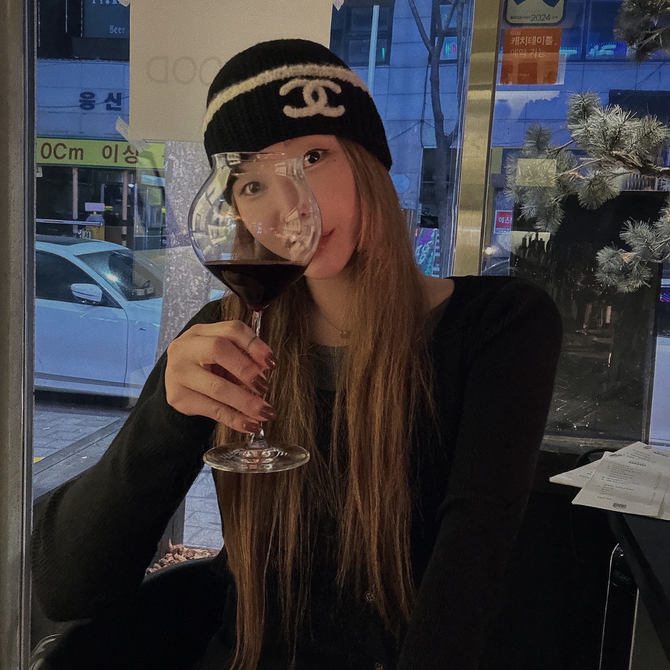 Chanel Beanie Cashmere & Black White 착용 스타일 - 4