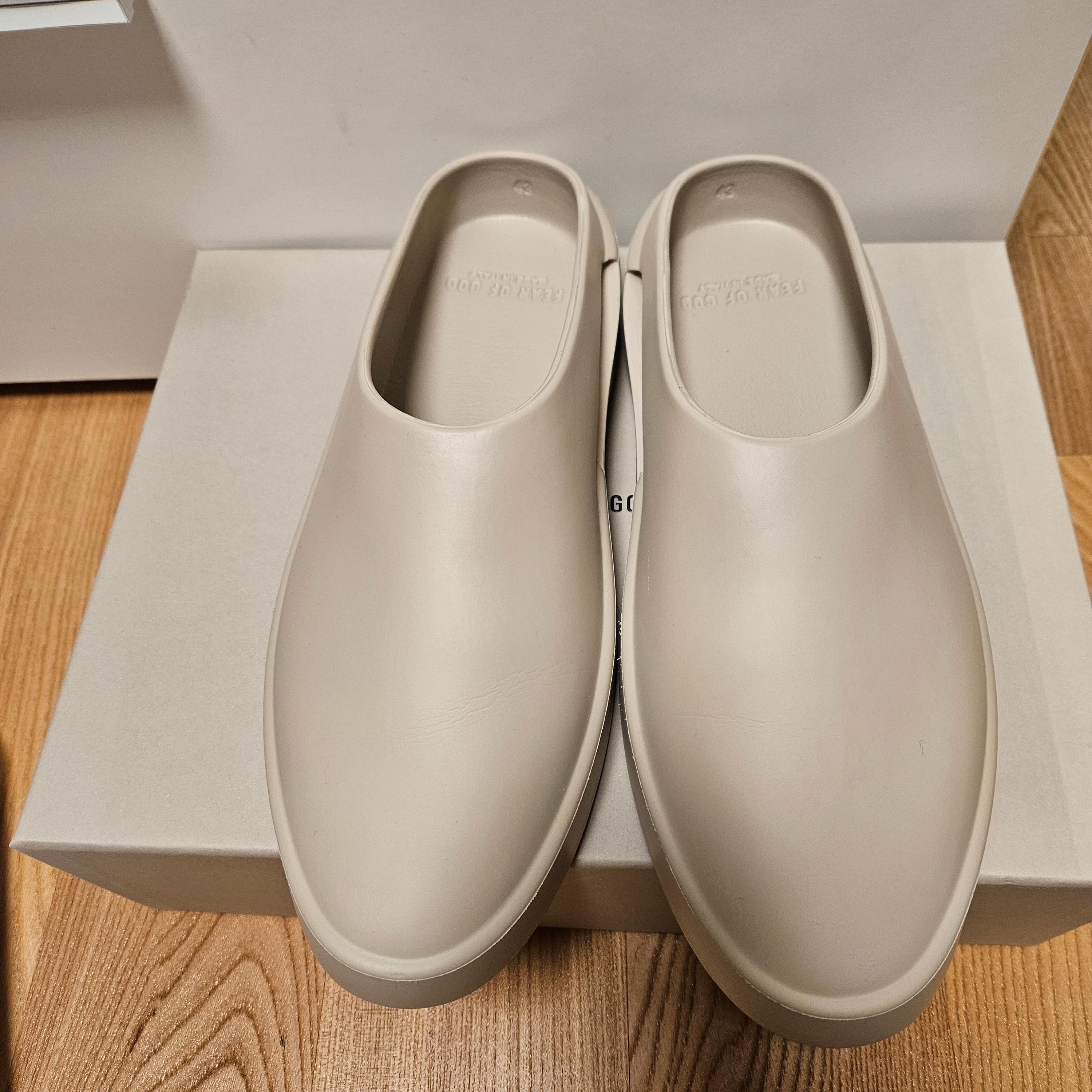 Fear of God The California Greige 착용 스타일
