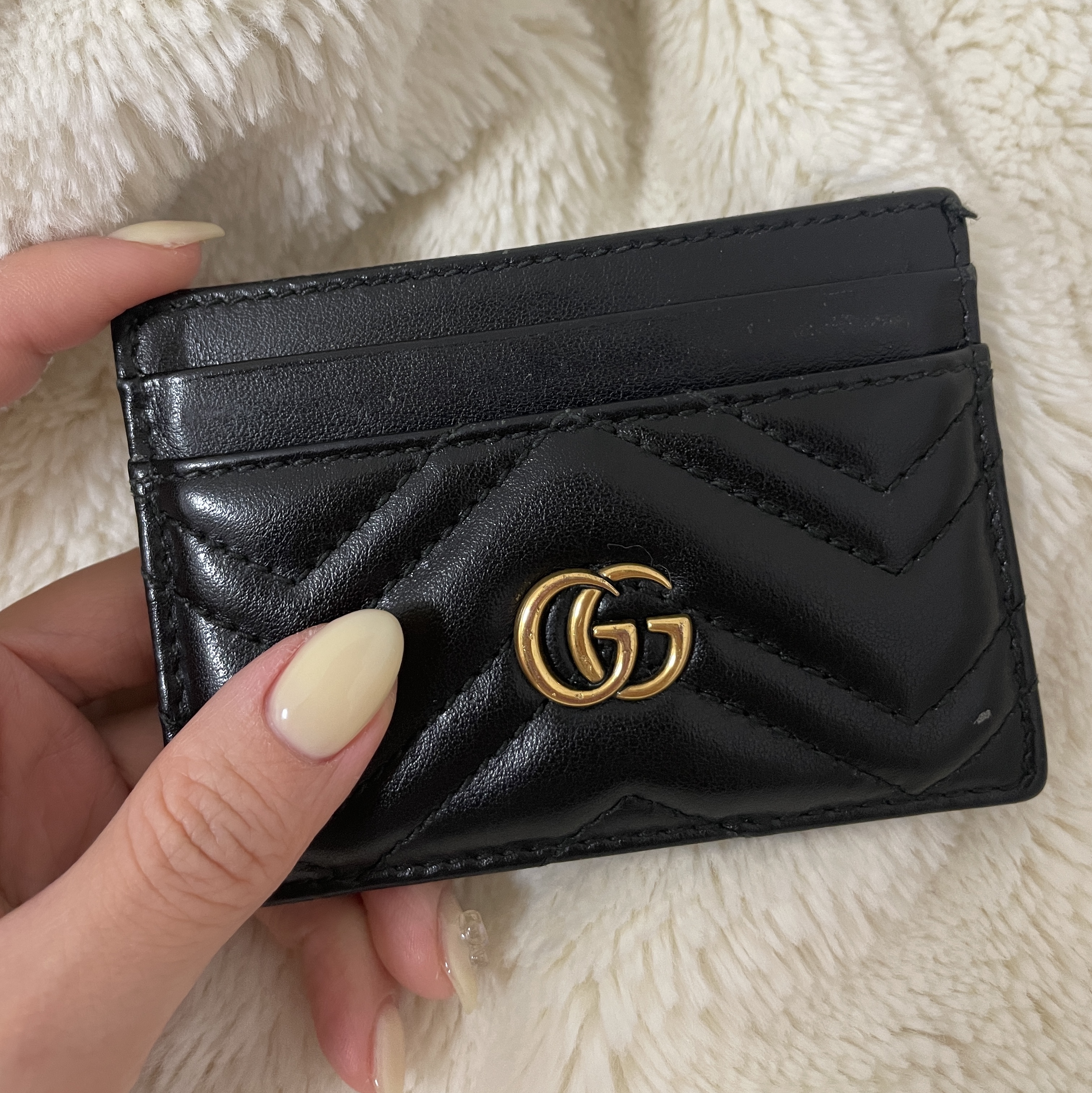 Gucci GG Marmont Card Case Black 착용 스타일