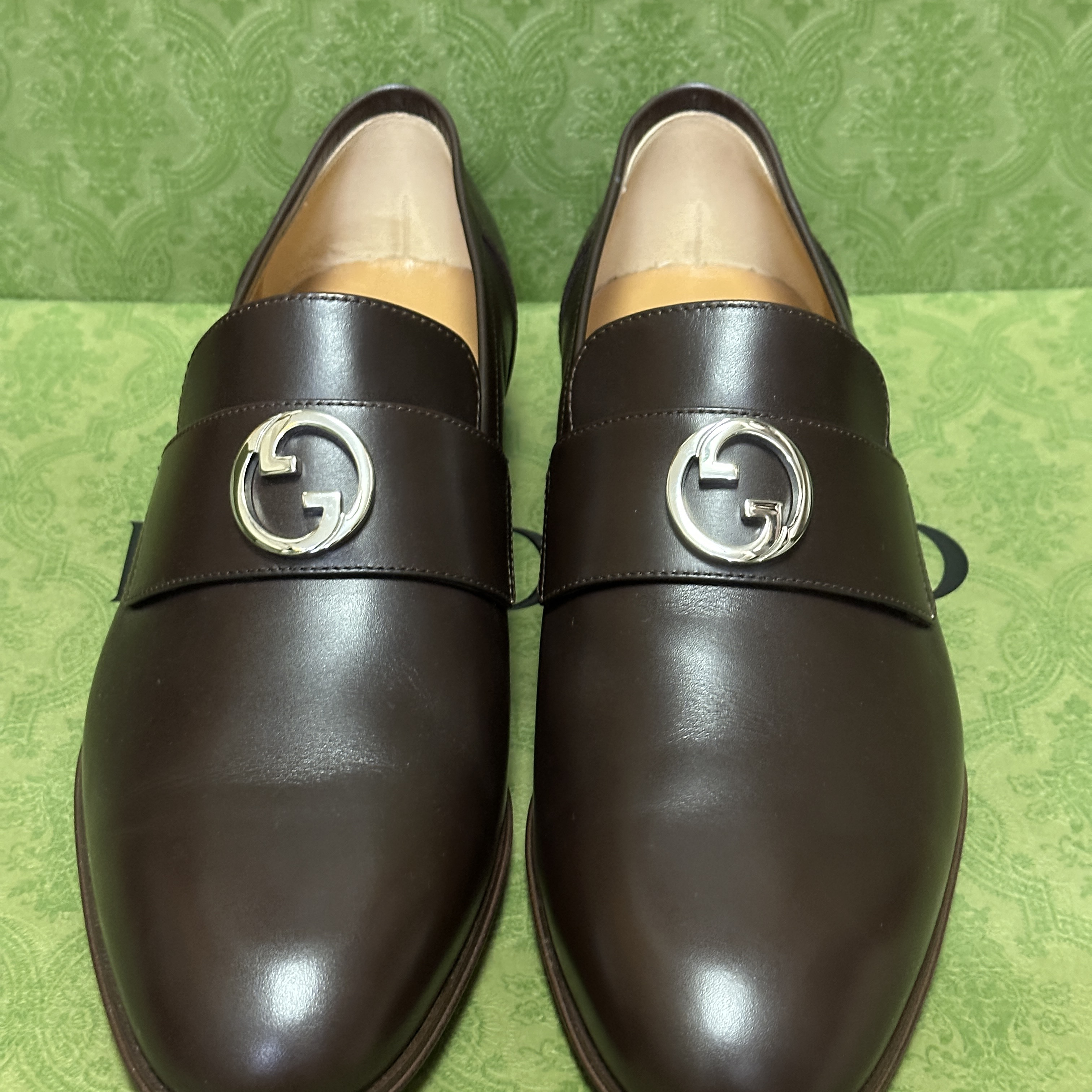 Gucci Interlocking G Loafer Dark Brown Leather 착용 스타일