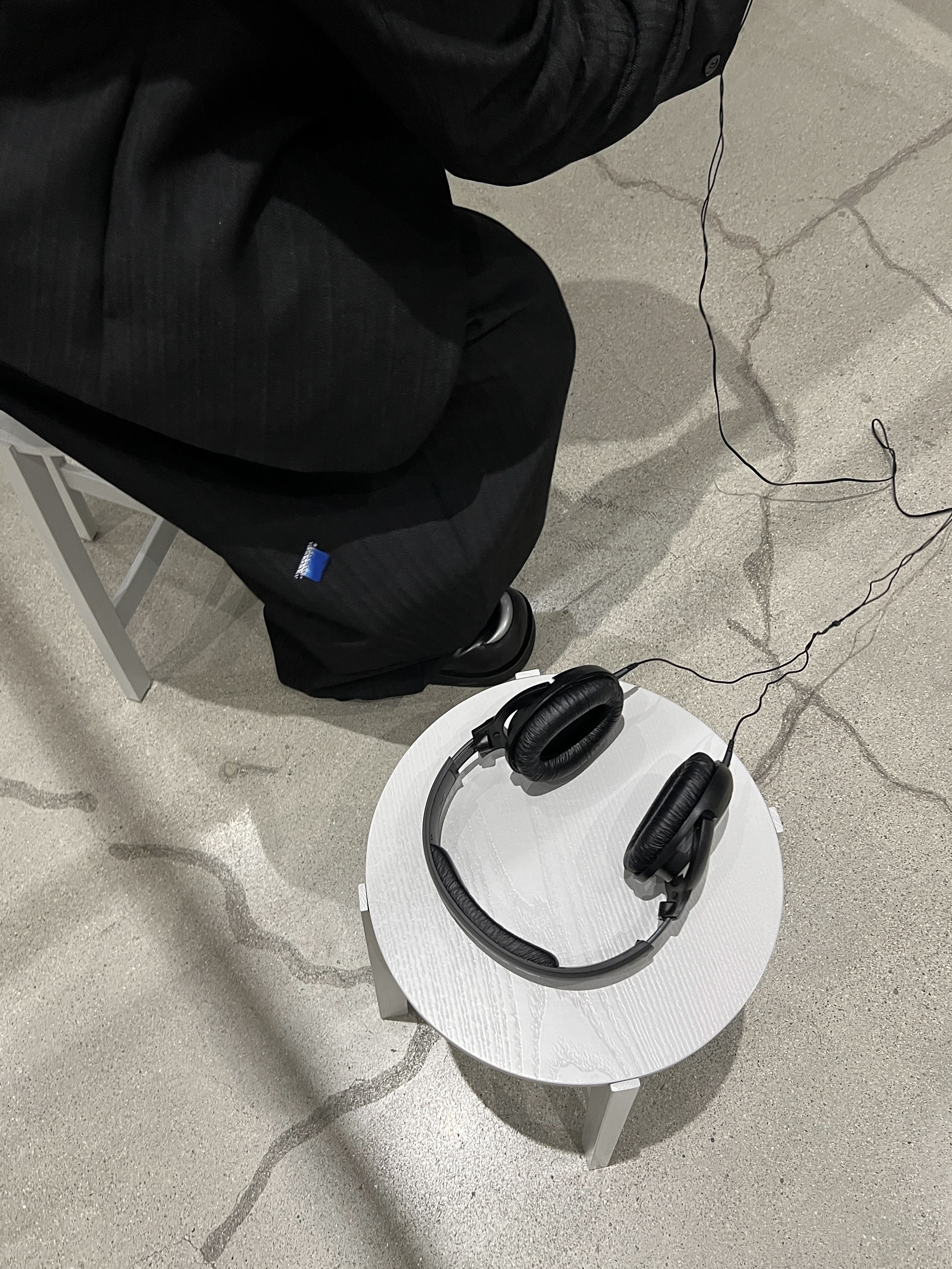 Ader Error Vassi Slacks Noir, Our Legacy Ladon Leather Key Ring Black 착용 스타일 - 3
