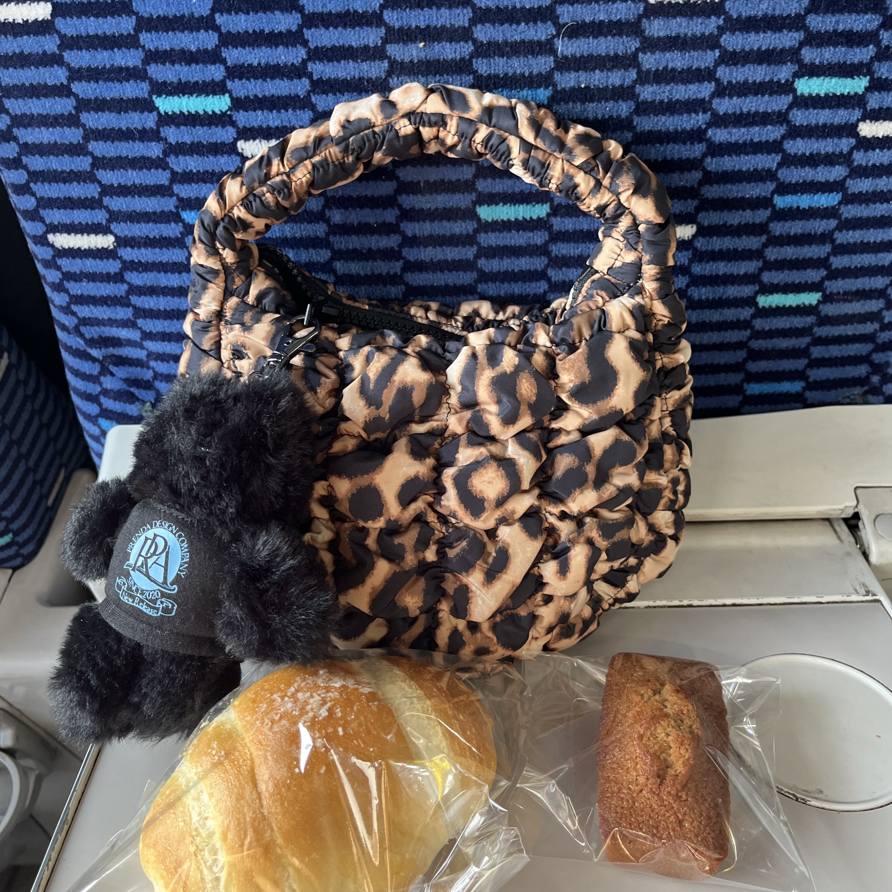 COS Quilted Micro Bag Leopard 착용 스타일