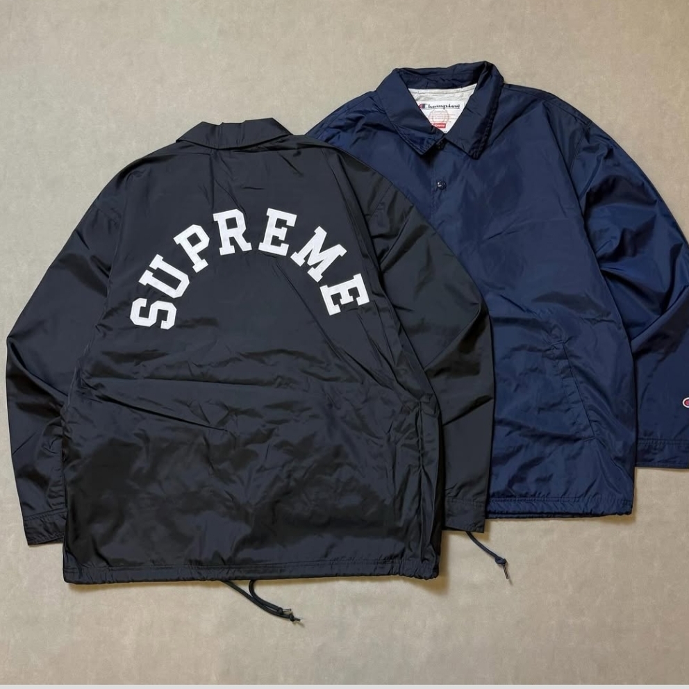 Supreme x Champion Coaches Jacket Navy - 24SS, Supreme x Champion Coaches Jacket Black - 24SS 착용 스타일 - 4