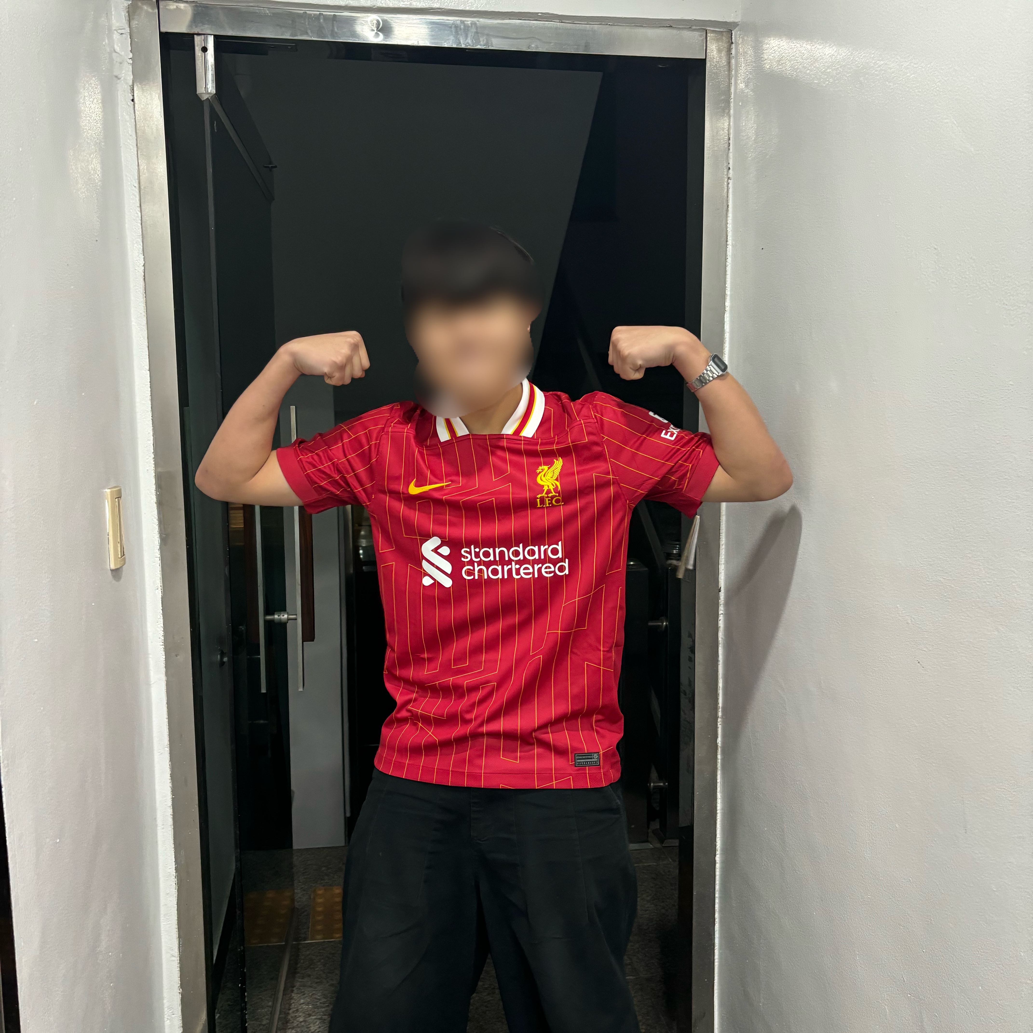 Nike Liverpool FC 2024/25 Dri-Fit Stadium Home Jersey Gym Red White Chrome Yellow (Non Marking Ver.) 착용 스타일