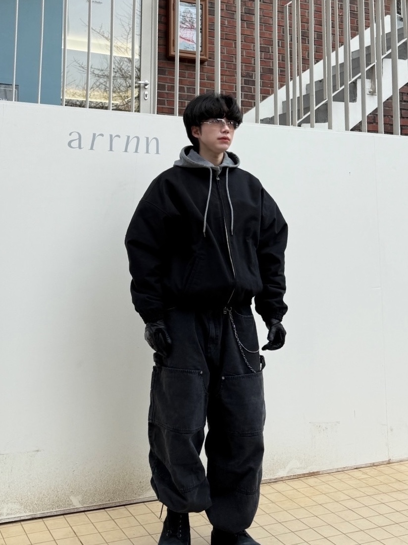 Nonnod Moleskine Bomber Jacket Matt Black, Balenciaga Stomper Bootie Black 착용 스타일 - 7
