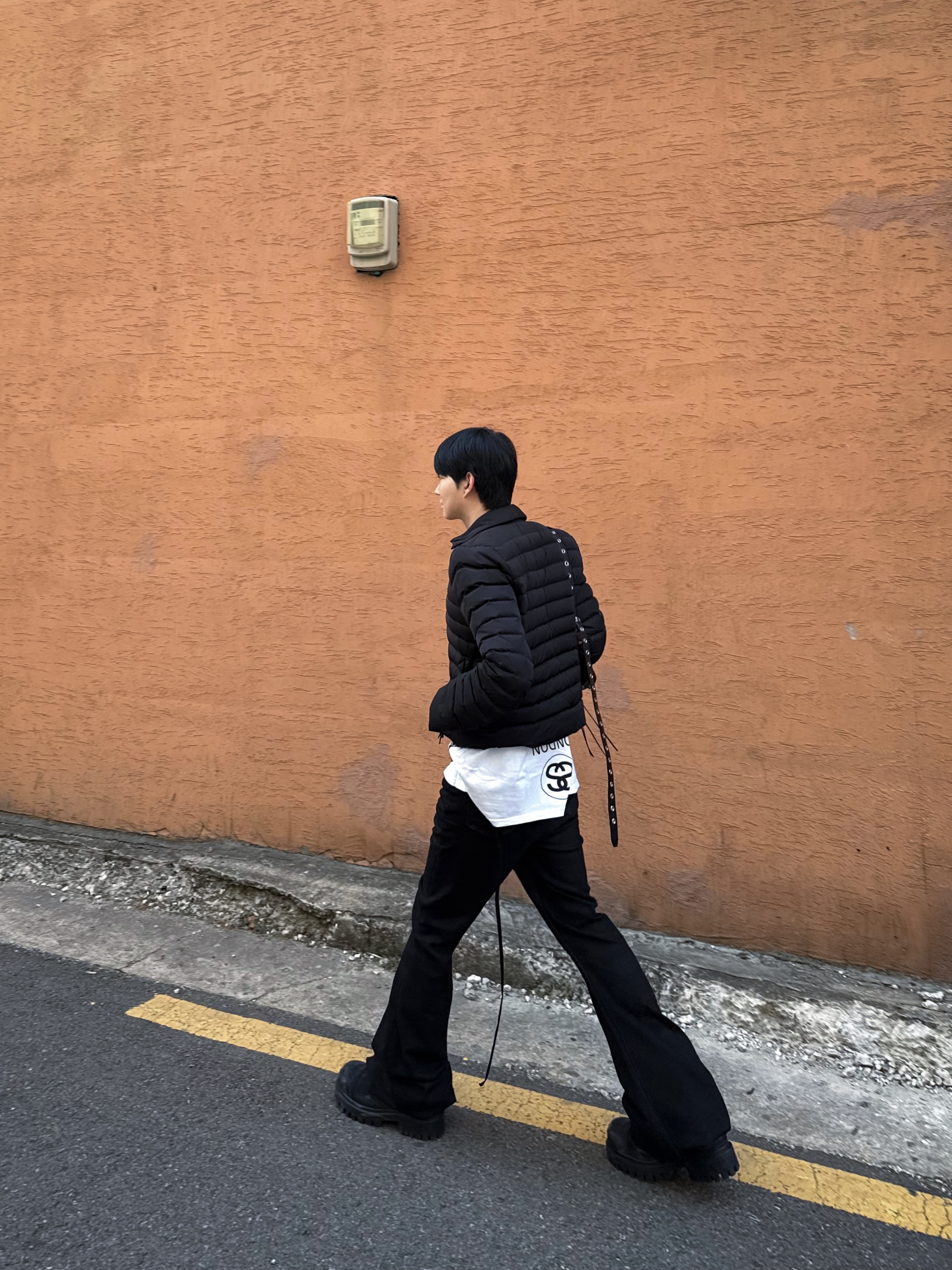 Stussy x Takahiromiyashita The Soloist 40 WT T-Shirt, Balenciaga Combat Strike 20mm Boots Black 착용 스타일 - 2