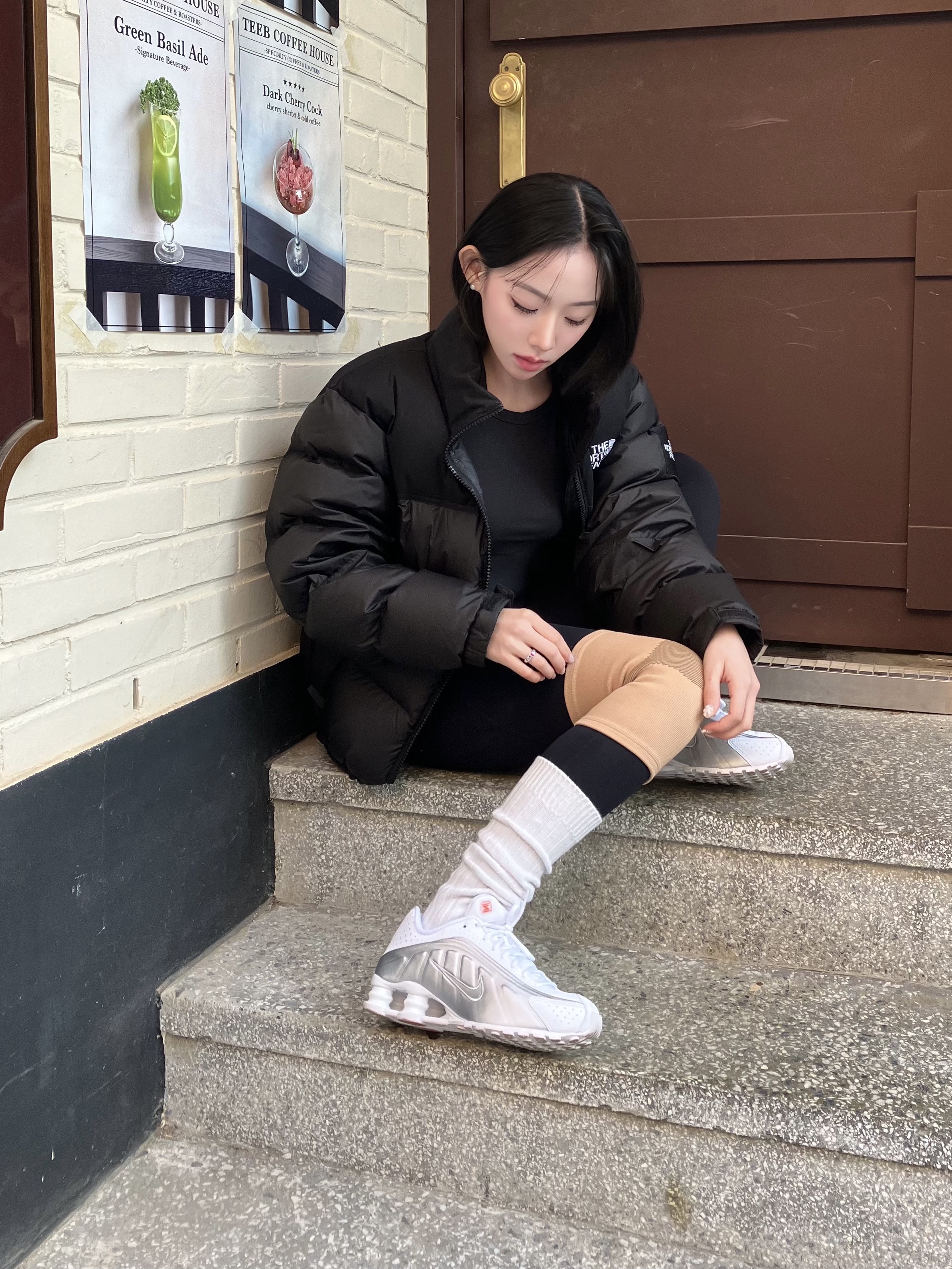 (W) Nike Shox R4 White Metallic Silver, (W) Xexymix Black Label Signature 360N Leggings Black 착용 스타일 - 7