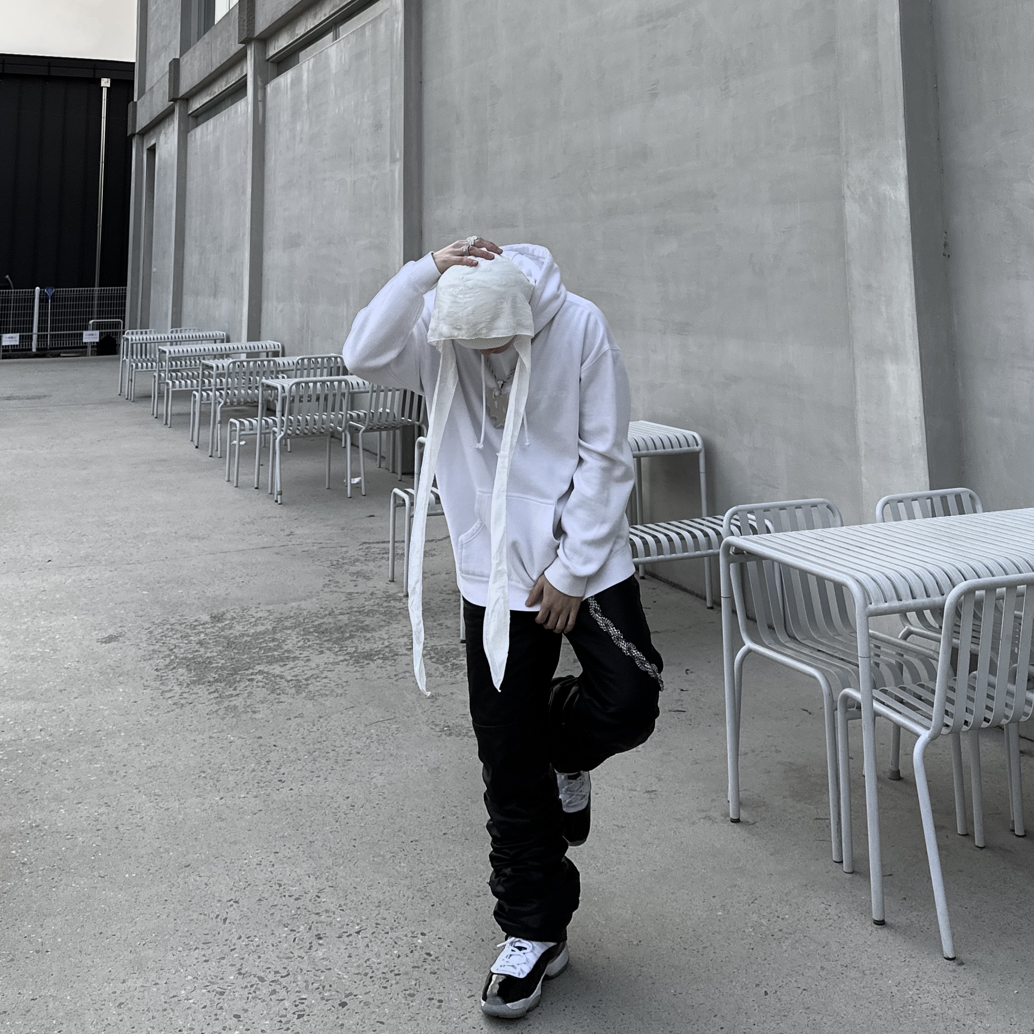 Jordan 11 Retro Concord 2018, Yeezy Gap Round Jacket Black 착용 스타일 - 8