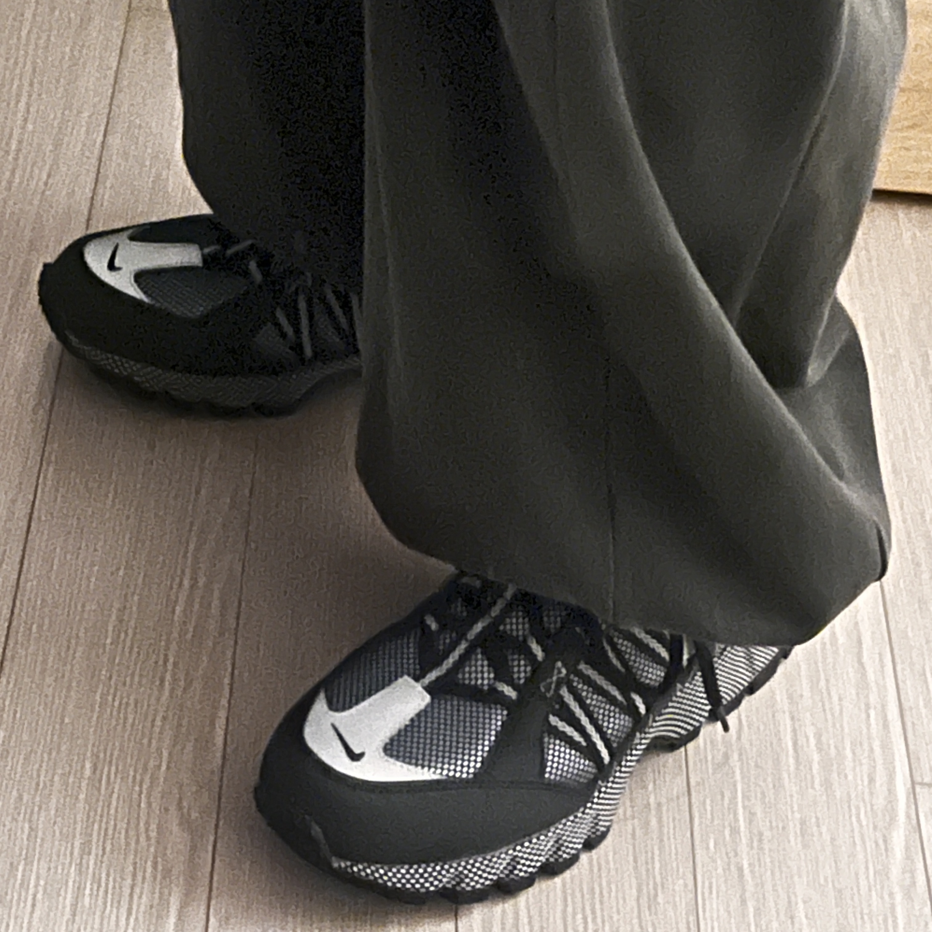 Nike Air Humara Black and Metallic Silver 착용 스타일