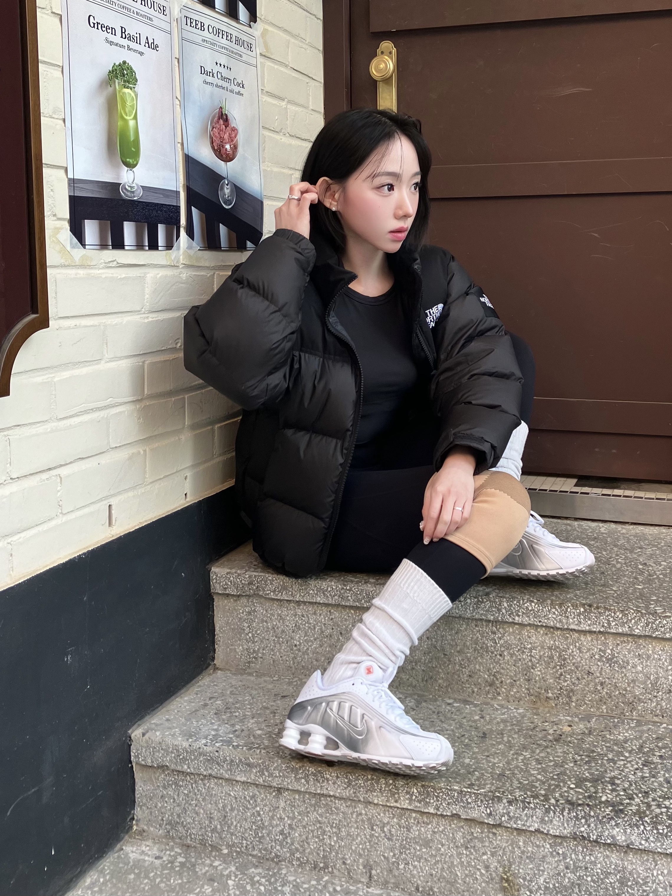 (W) Nike Shox R4 White Metallic Silver, (W) Xexymix Black Label Signature 360N Leggings Black 착용 스타일 - 6