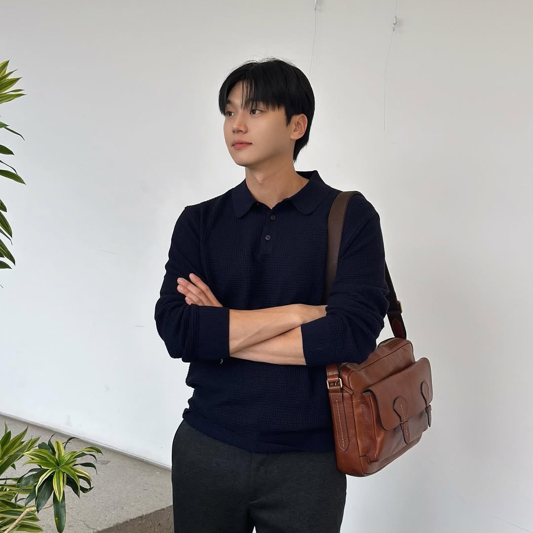 Fossil Bennett Leather Courier Bag Medium Brown 착용 스타일