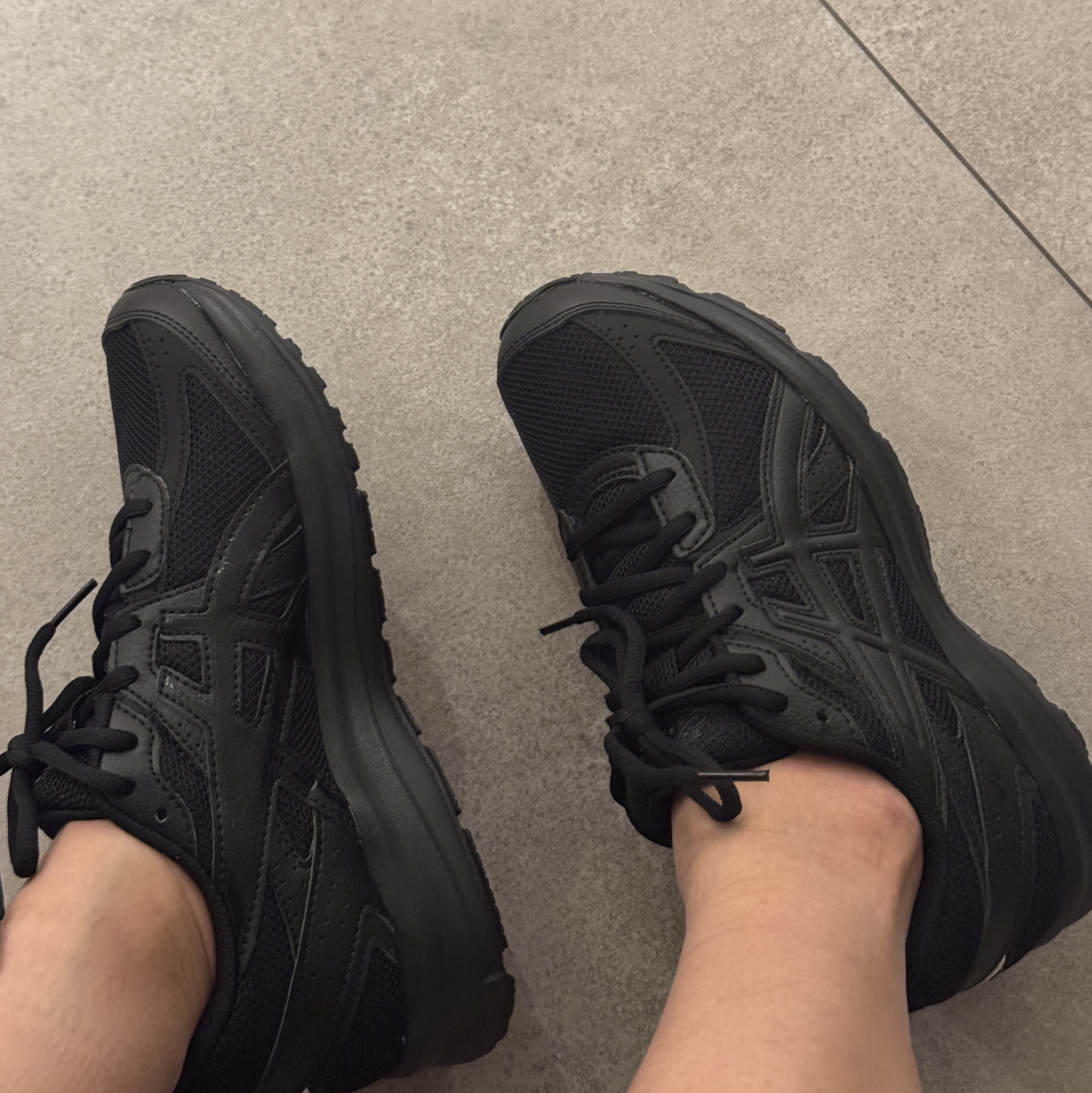 Asics Jog 100 S Black - 2E Wide 착용 스타일