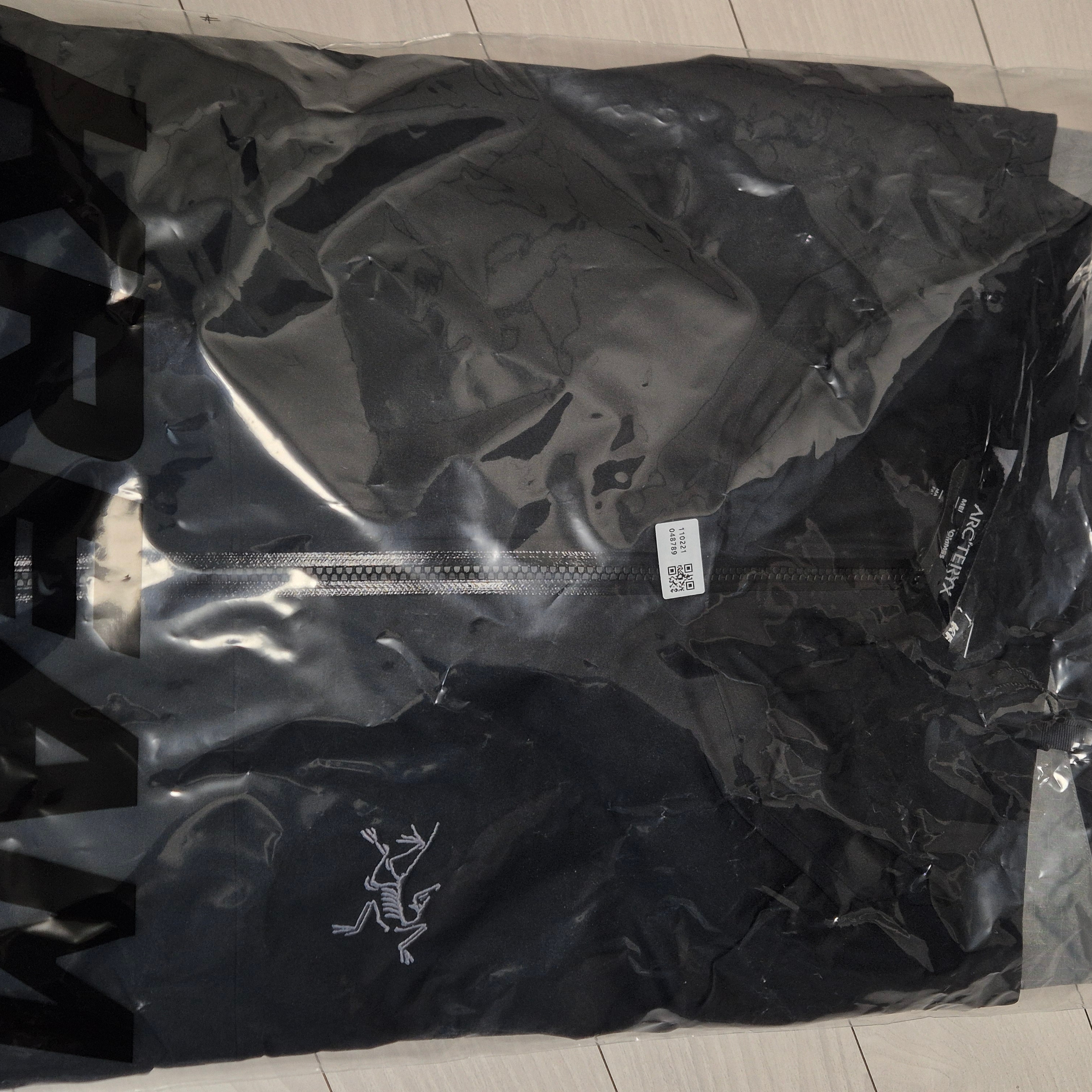 Arc'teryx Beta Jacket Black 착용 스타일