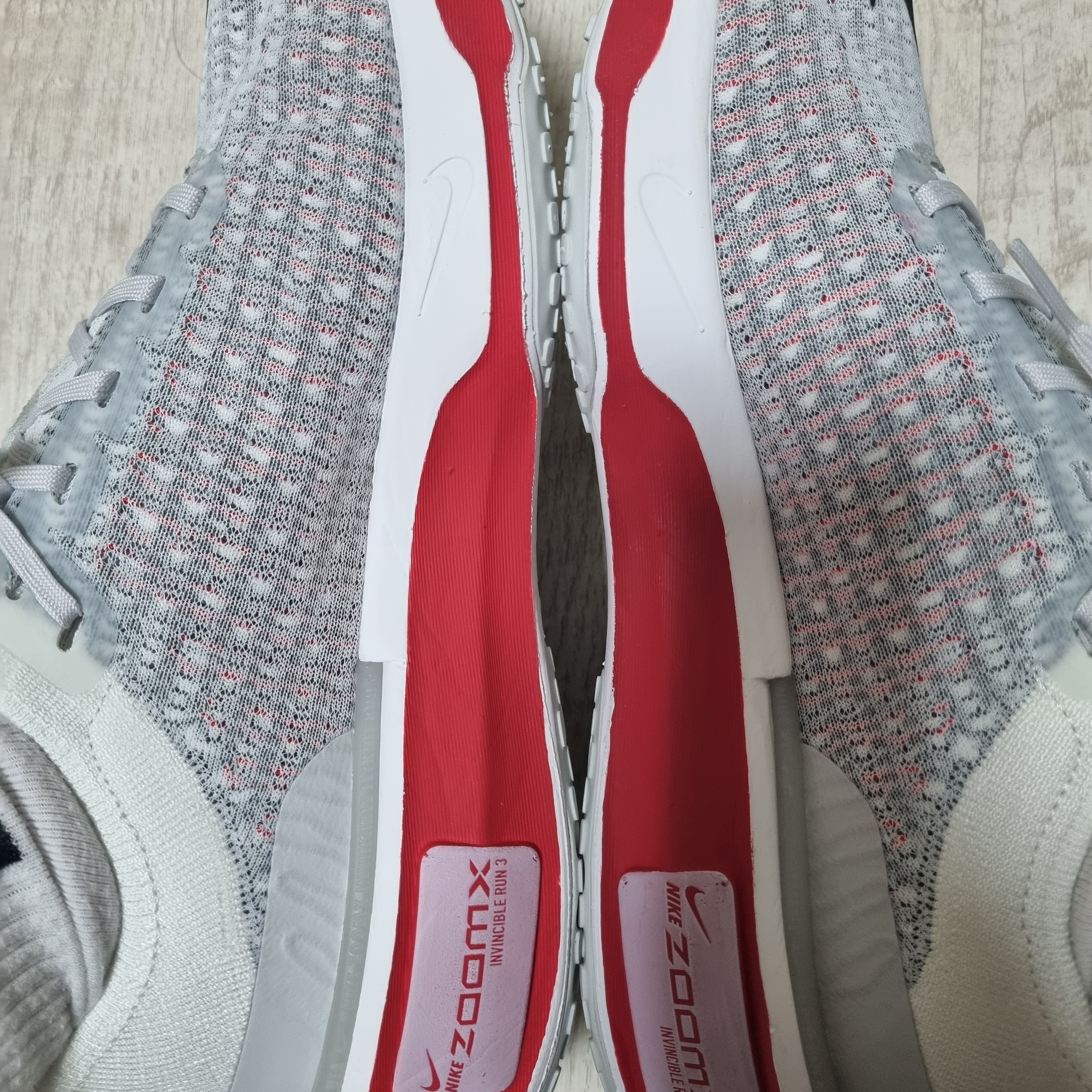Nike Invincible 3 White Fire Red 착용 스타일 - 1