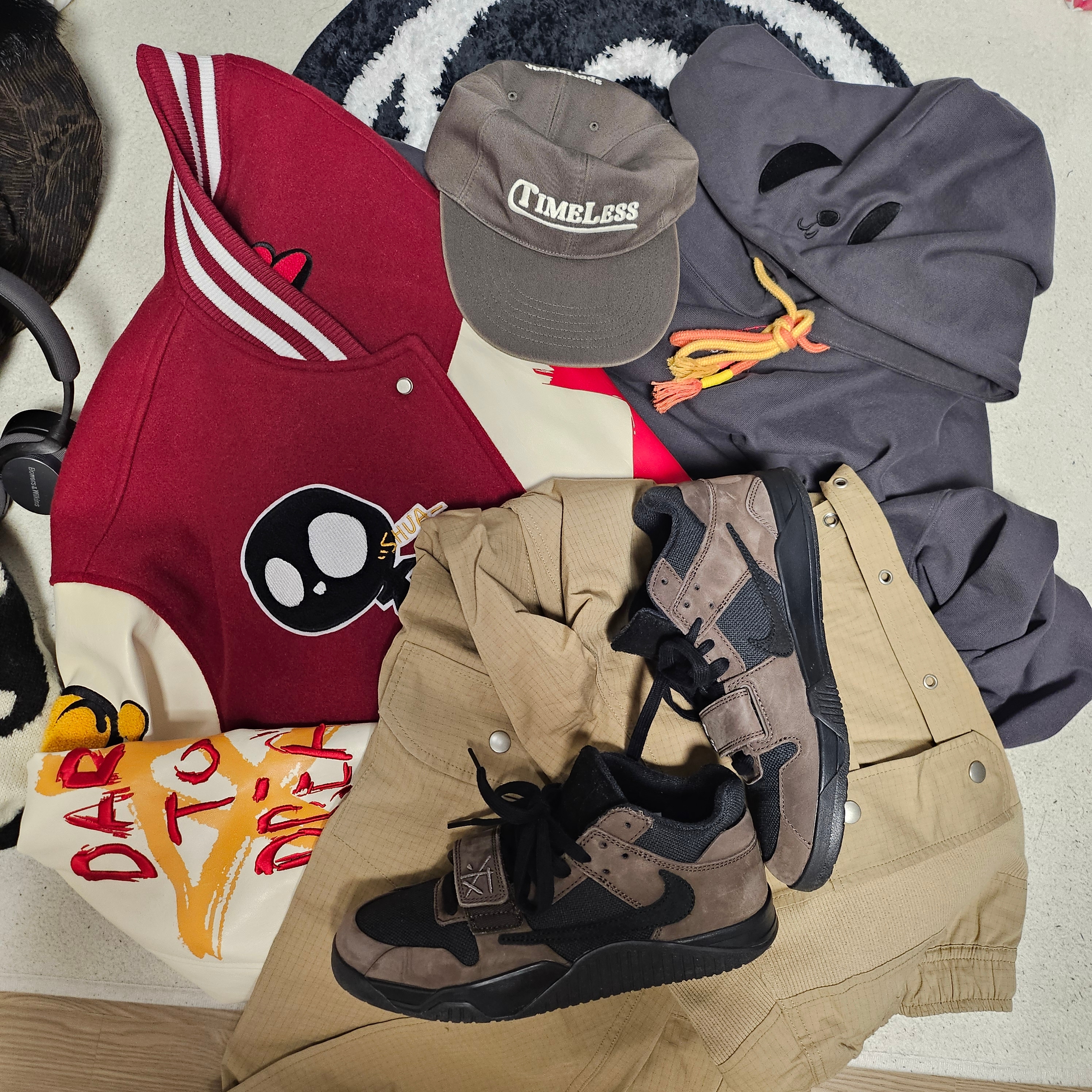 Jordan x Travis Scott Jumpman Jack TR Black and Dark Mocha, Gucci Ghost Ring Silver 9mm 착용 스타일 - 5