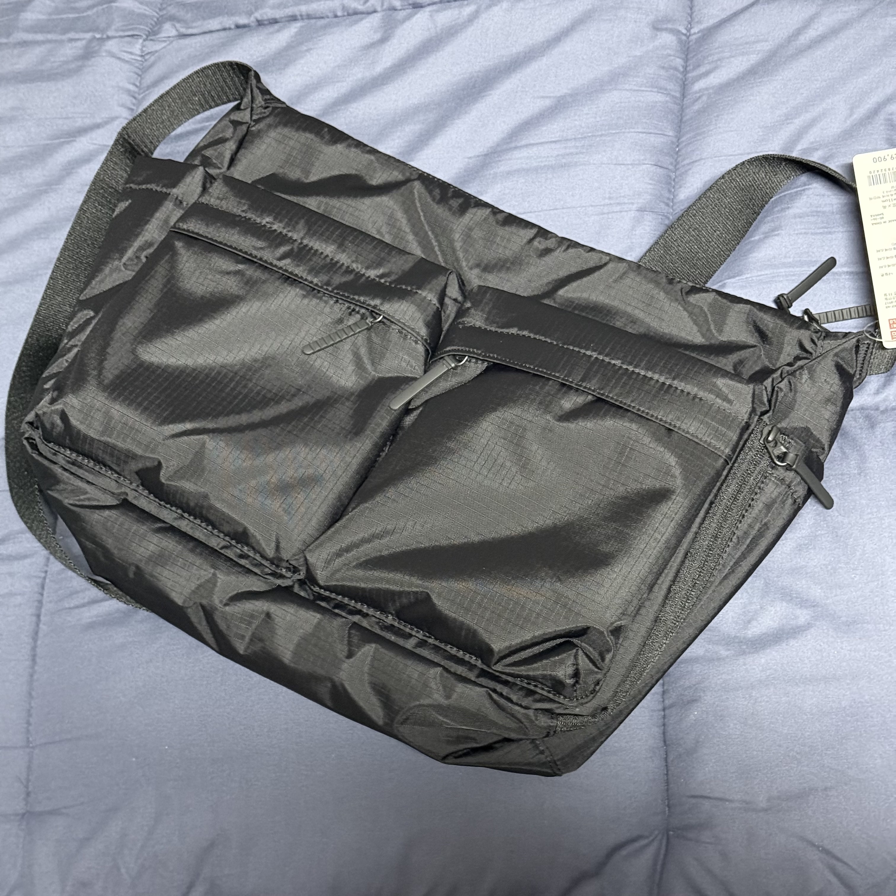 Uniqlo Multi Pocket Shoulder Bag Black, Salomon XT-6 GTX Black Silver 착용 스타일 - 2